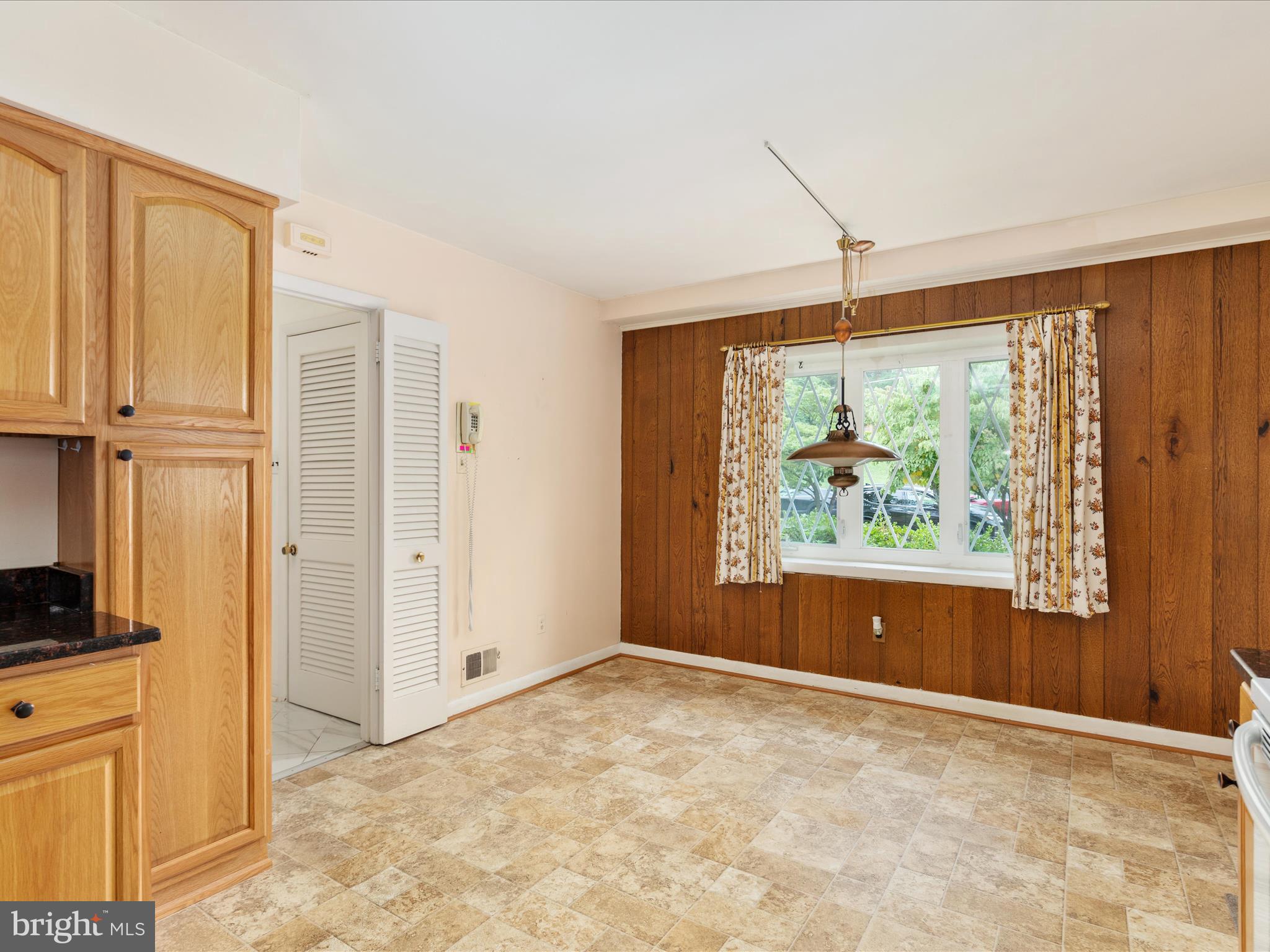 Falls Church, Virginia, 22043, United States, ,Residential,For Sale,1914114