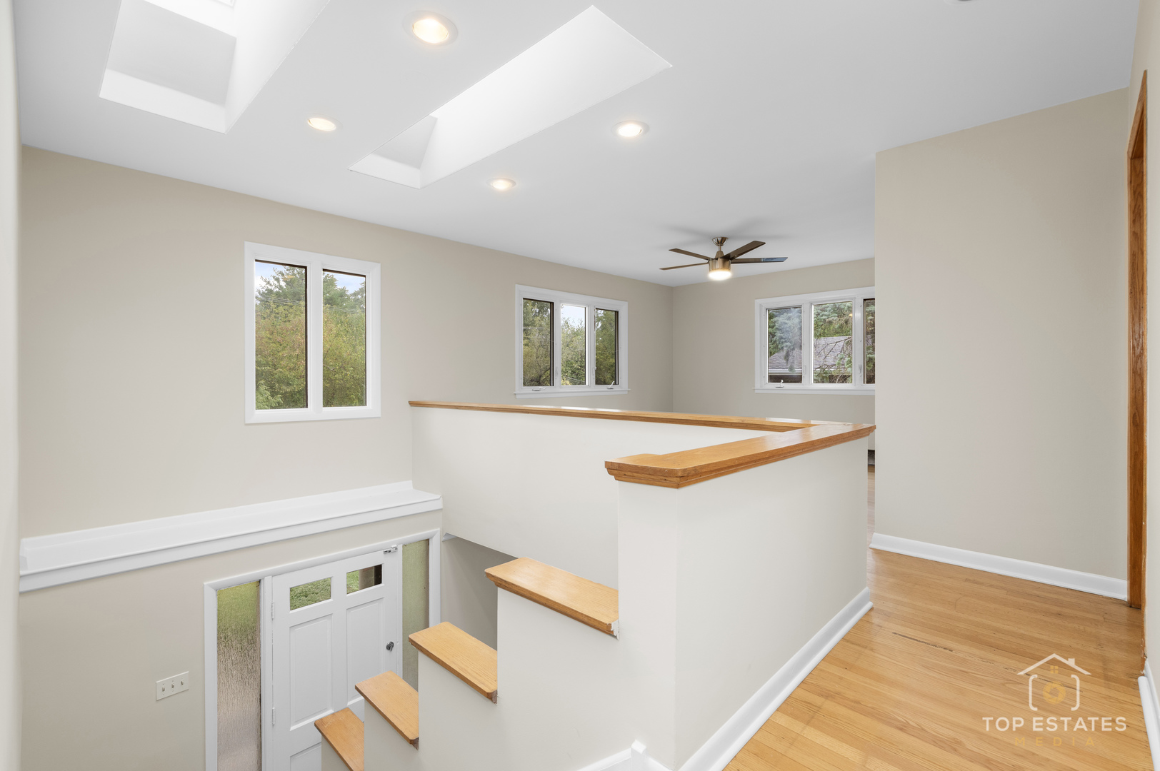 Palatine, Illinois, 60067, United States, 4 Bedrooms Bedrooms, ,3 BathroomsBathrooms,Residential,For Sale,1967917