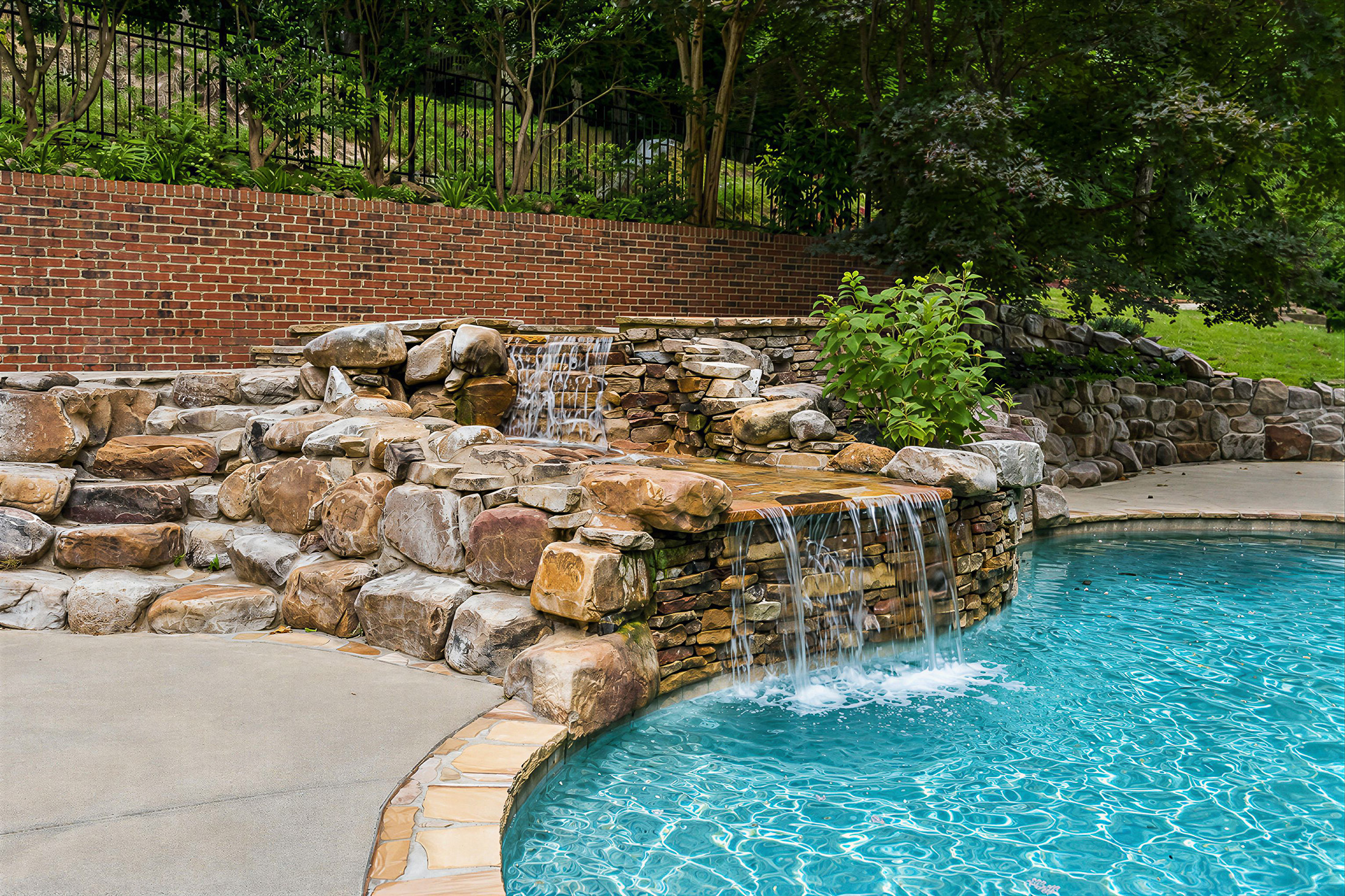  Timeless Design, Privacy, and Exceptional Outdoor Living in Sandy Springs - 物件實景