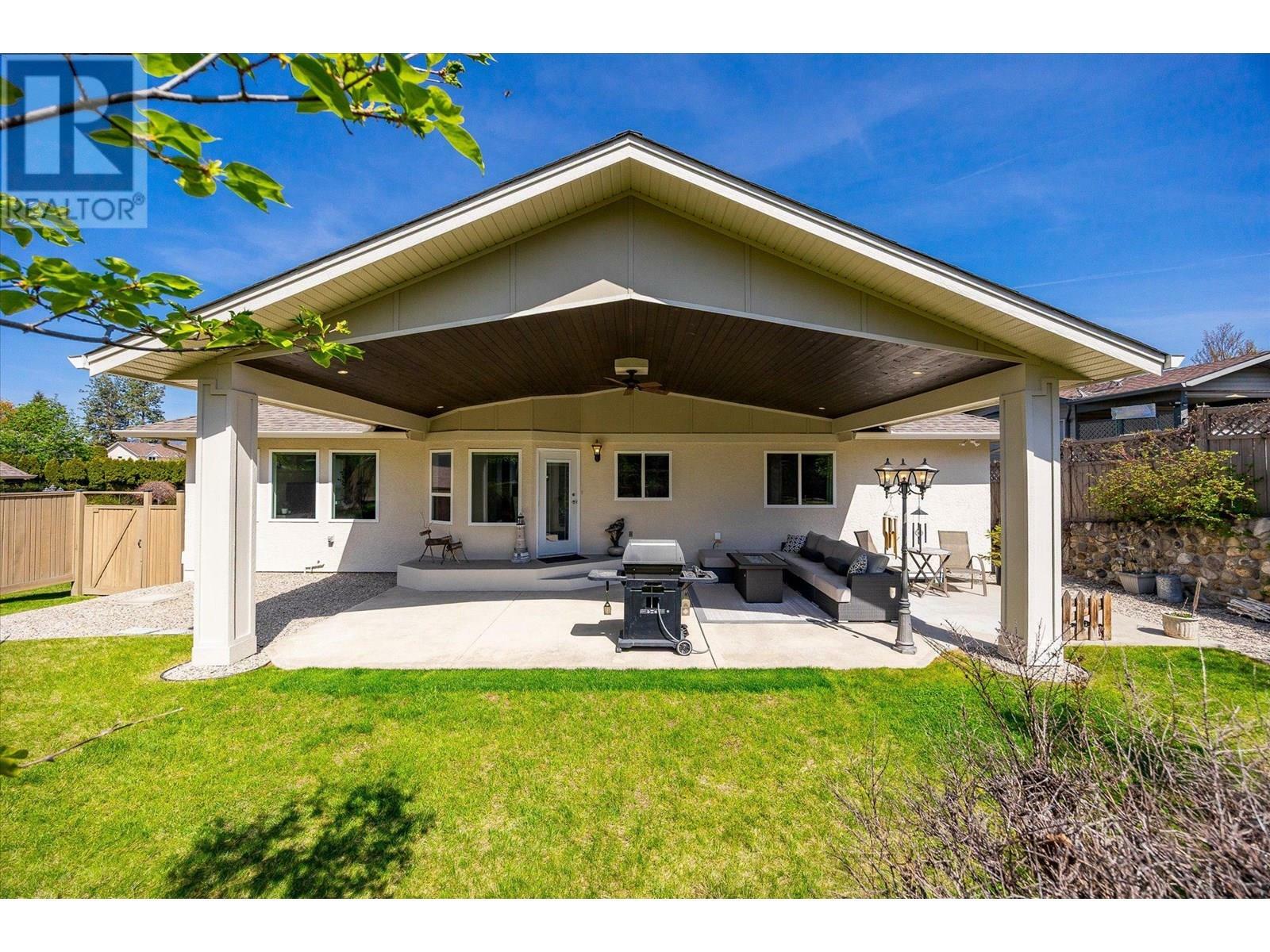 KELOWNA, British Columbia, V1W 4K9, CA, 4 Bedrooms Bedrooms, ,3 BathroomsBathrooms,Residential,For Sale,1865422