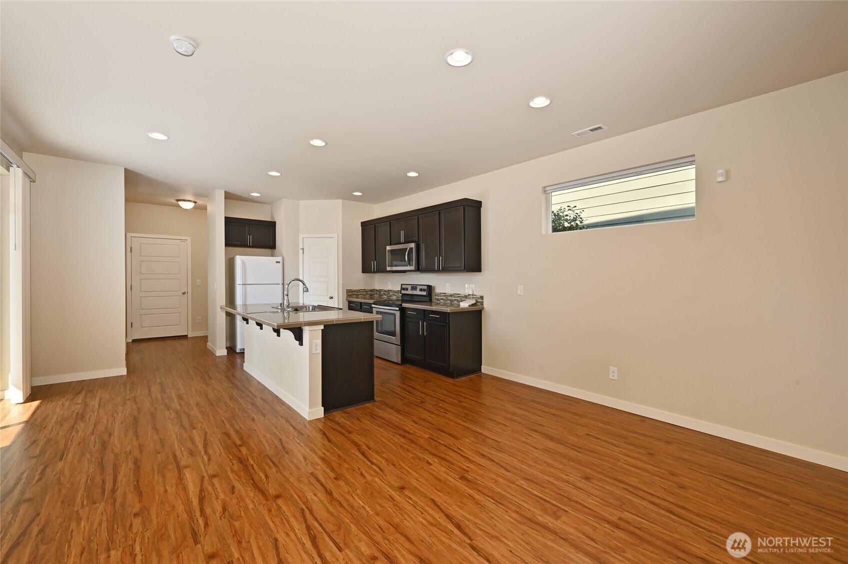 AUBURN, Washington, 98092, United States, 4 Bedrooms Bedrooms, ,3 BathroomsBathrooms,Residential,For Sale,1954954