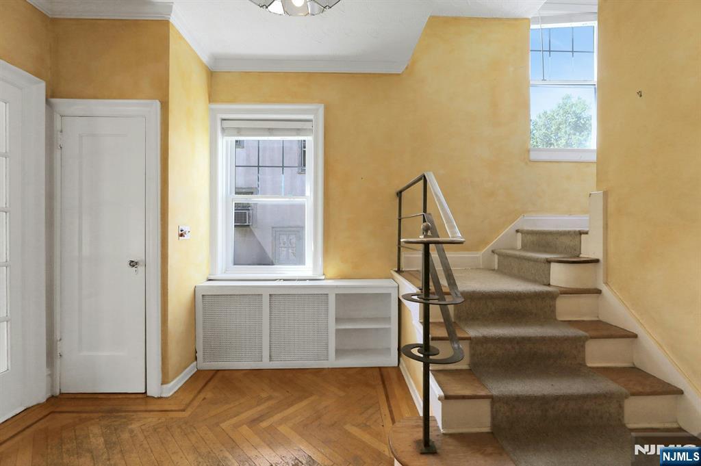 Leonia, New Jersey, 07605, United States, 5 Bedrooms Bedrooms, ,4 BathroomsBathrooms,Residential,For Sale,1934270
