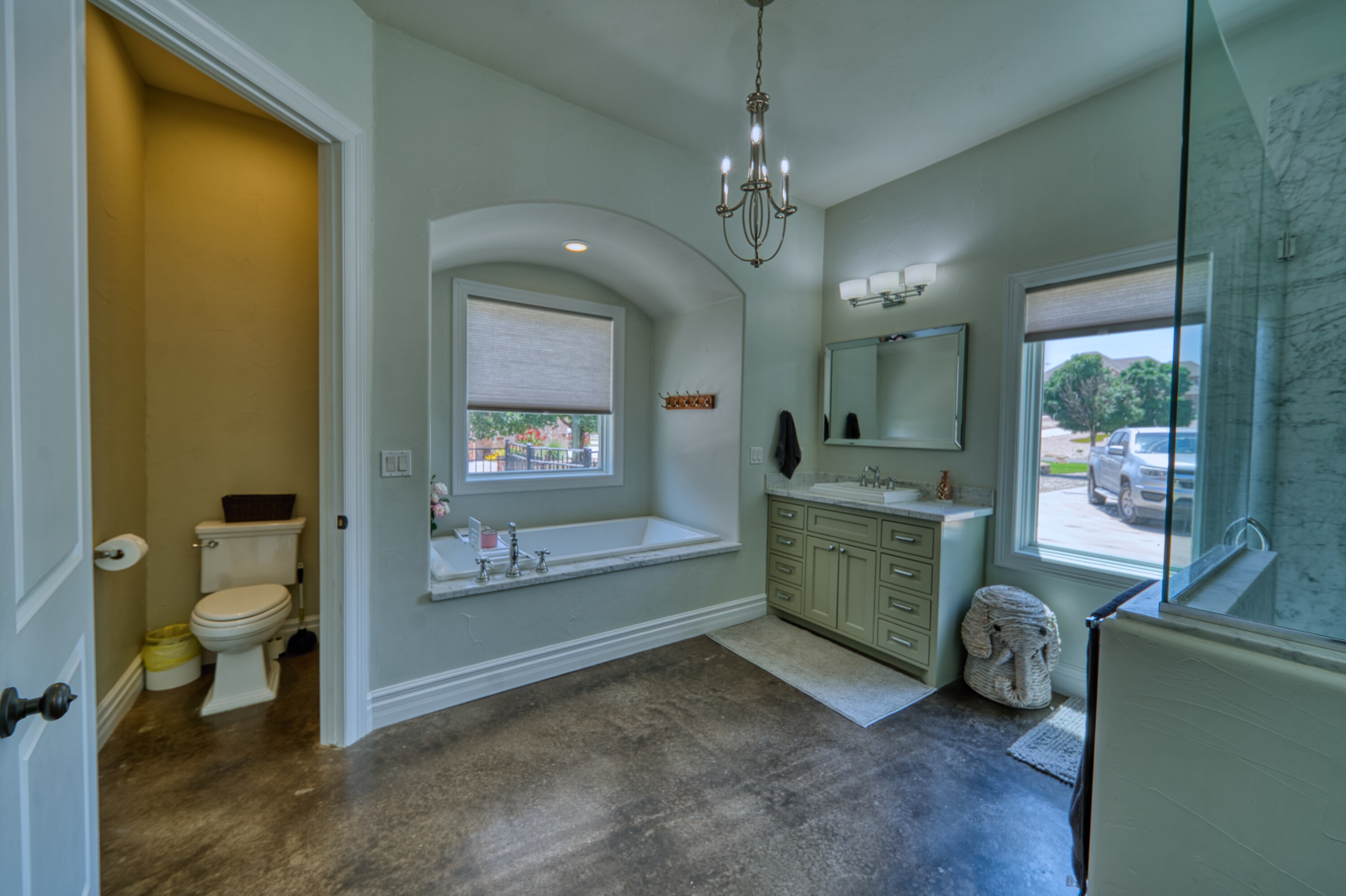 Carlsbad, New Mexico, 88220, United States, 5 Bedrooms Bedrooms, ,4 BathroomsBathrooms,Residential,For Sale,1974334