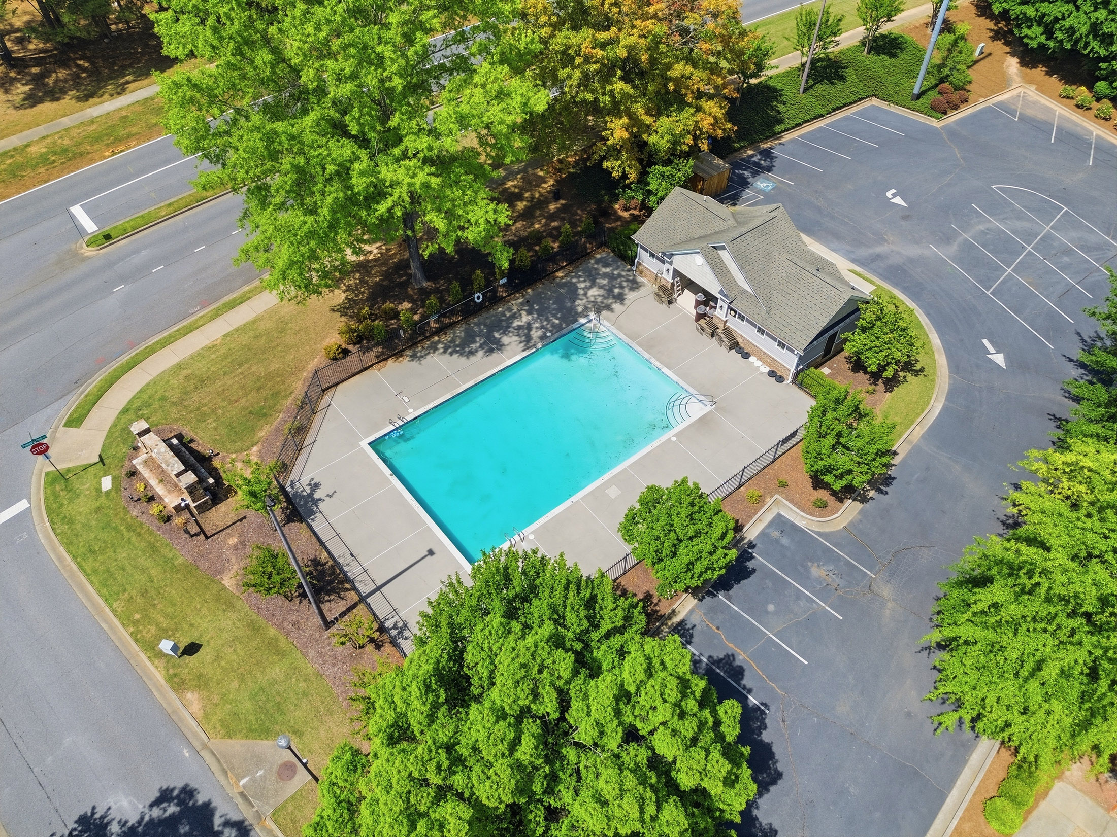  Located in the Sought-After and Low-Maintenance Enclave at Holly Mill Community - 物件實景