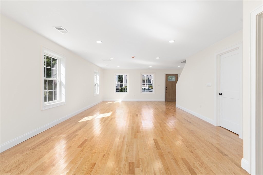 Attleboro, Massachusetts, 02703, United States, 3 Bedrooms Bedrooms, ,3 BathroomsBathrooms,Residential,For Sale,1908600