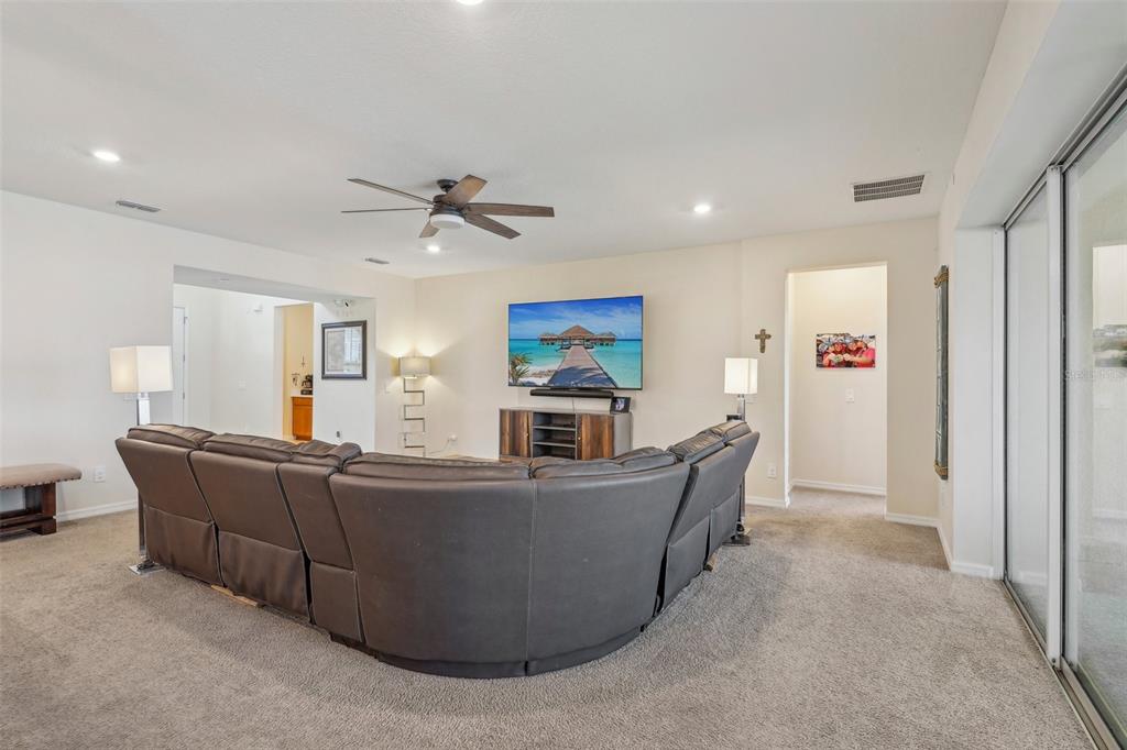 Apopka, Florida, 32703, United States, 5 Bedrooms Bedrooms, ,5 BathroomsBathrooms,Residential,For Sale,1837631