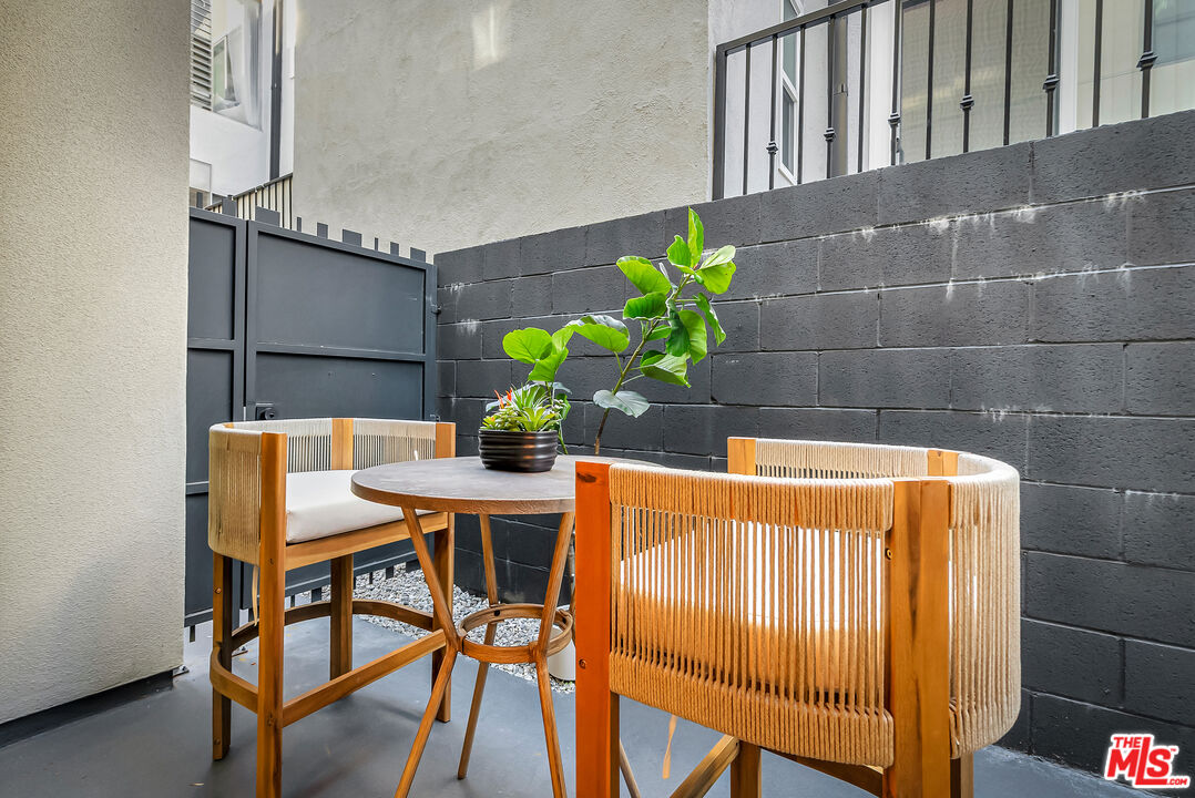 West Hollywood, California, 90069, United States, 3 Bedrooms Bedrooms, ,3 BathroomsBathrooms,Residential,For Sale,1999893