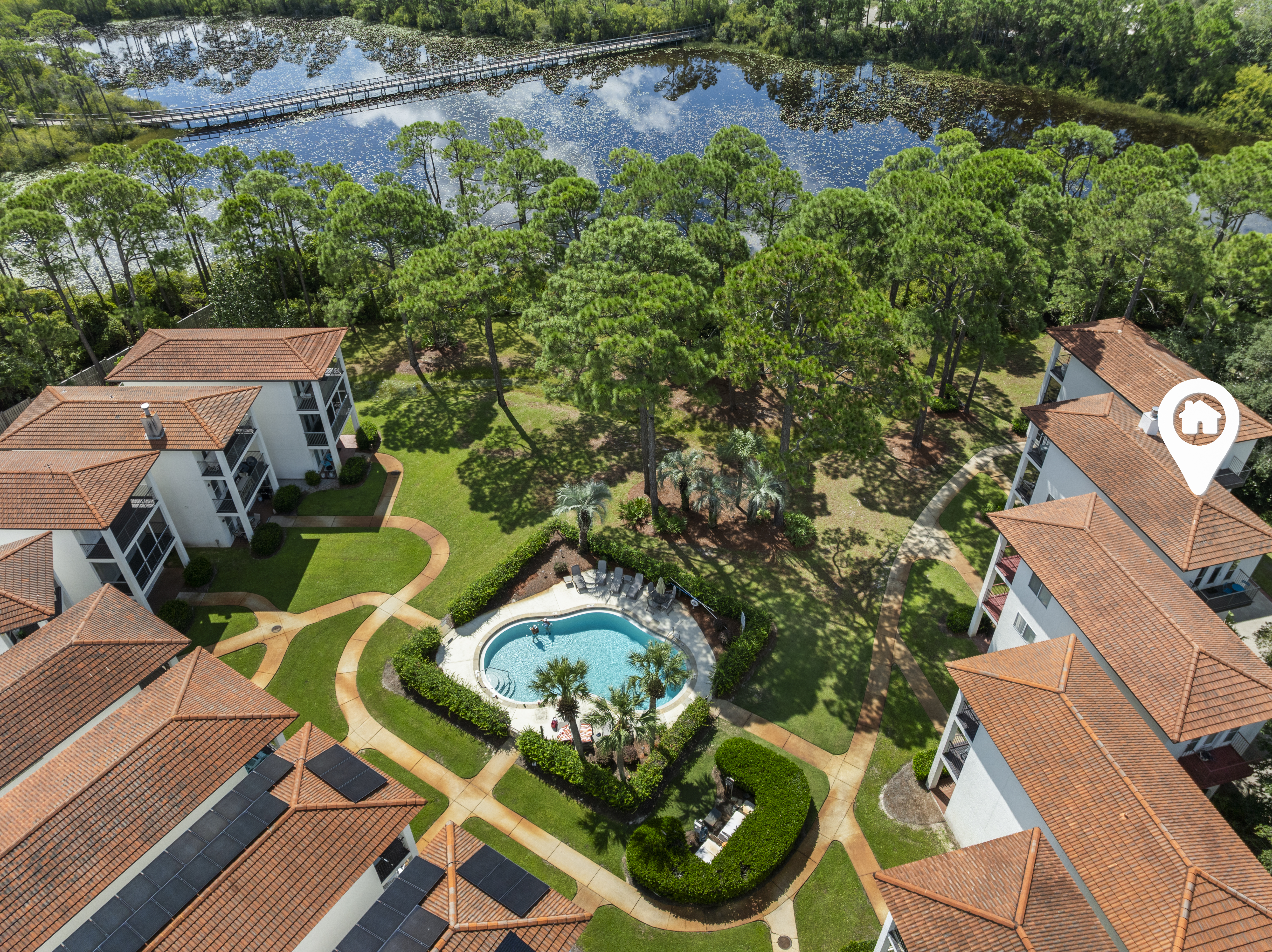  Rare Coastal Retreat with Pool Overlooking Tresca Lake Offered Fully Furnished - 物件實景