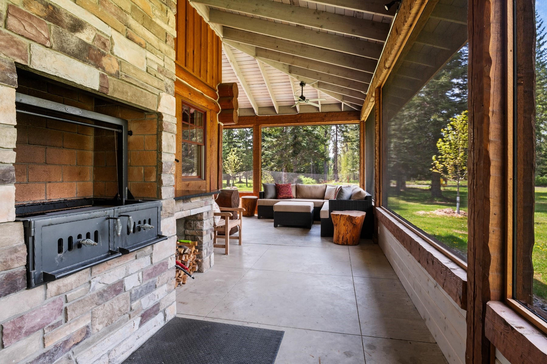  Riverfront Estate Ranch Property - 物件實景