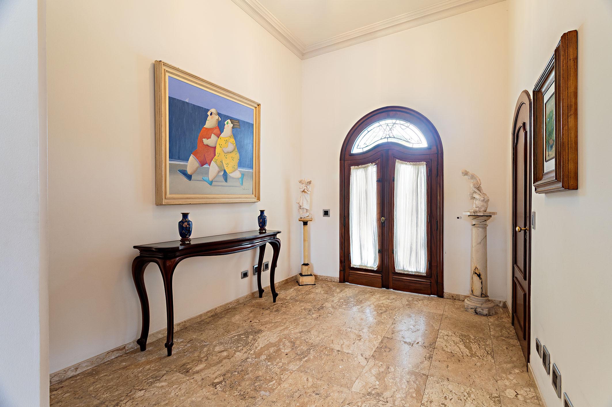  Neoclassical house in gated community with pool and elevator - 物件實景