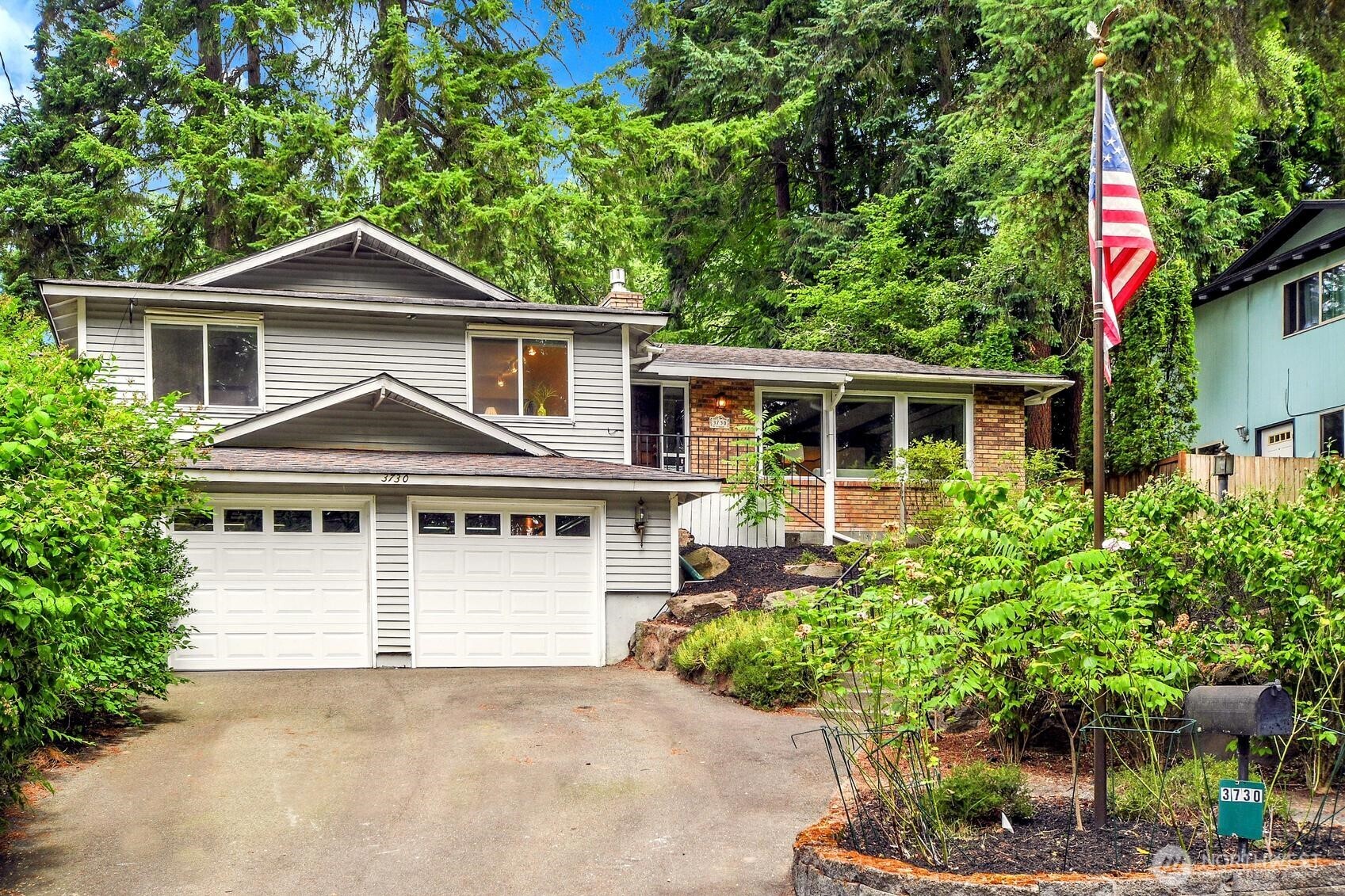 Lake Forest Park, Washington, 98155, United States, 4 Bedrooms Bedrooms, ,1 BathroomBathrooms,Residential,For Sale,1896629