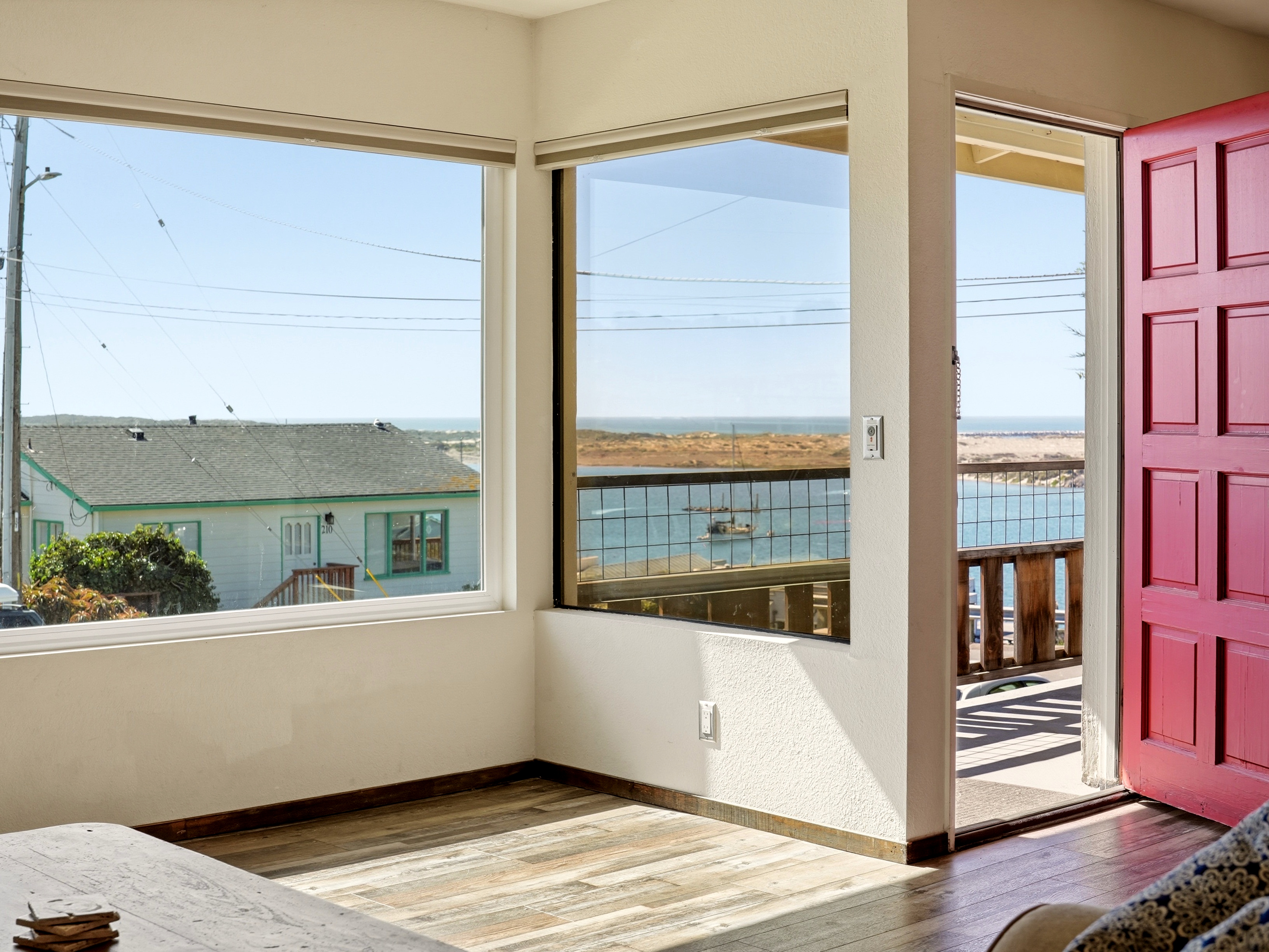  Boutique Coastal Multiplex with Ocean & Bay Views - 物件實景