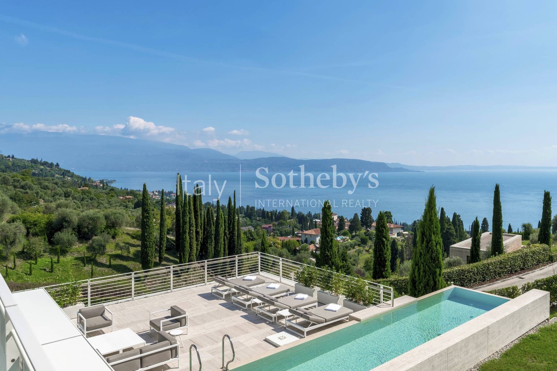  Lake view villa designed by architect Richard Meier - 物件實景