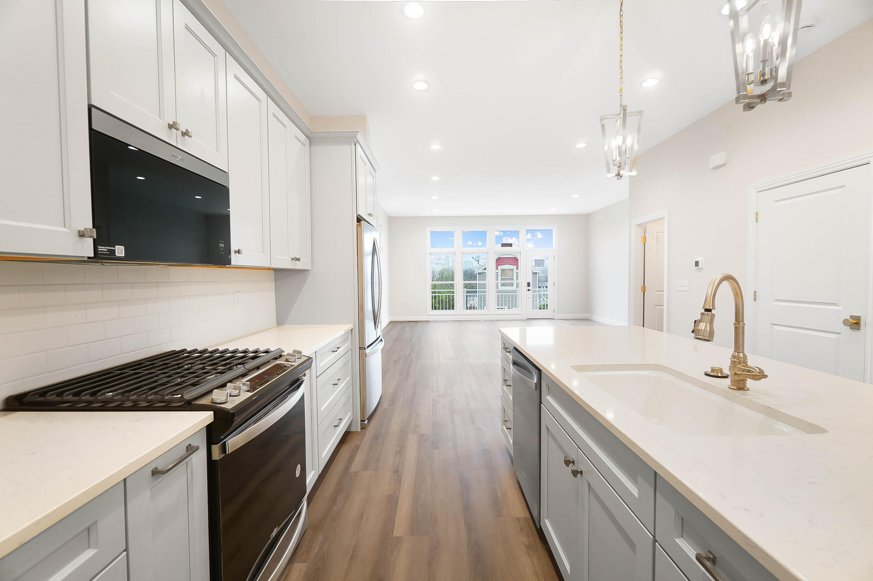 Newport, Kentucky, 41071, United States, 3 Bedrooms Bedrooms, ,4 BathroomsBathrooms,Residential,For Sale,1786326