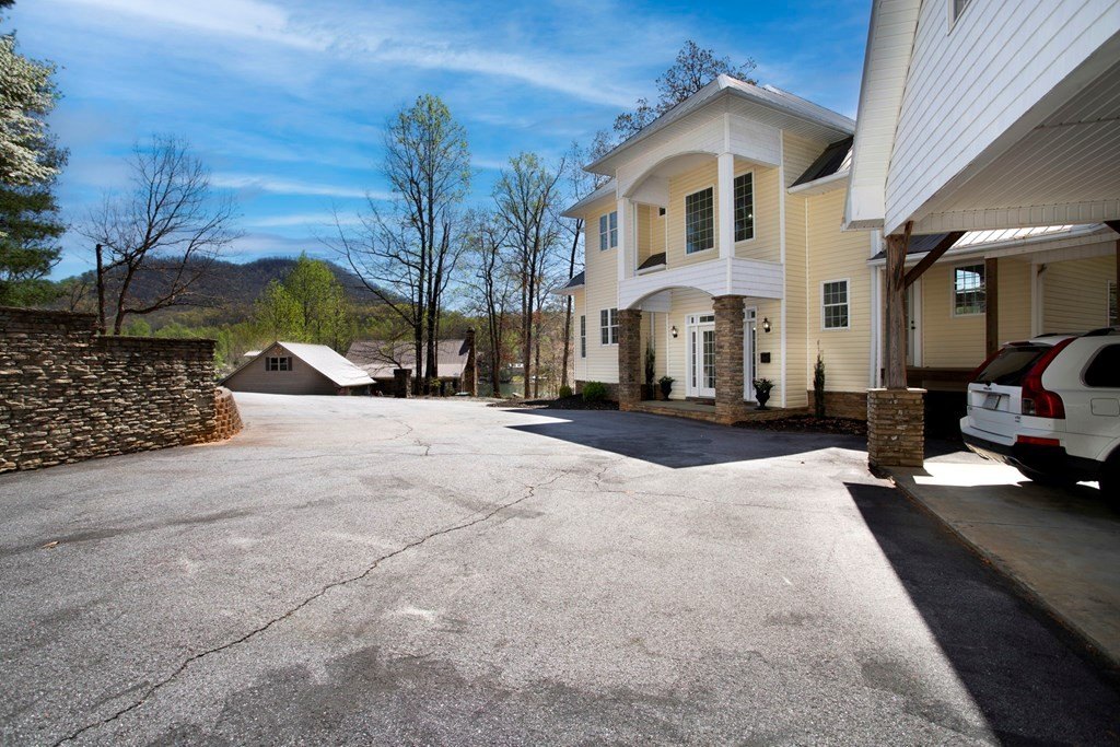 Hayesville, North Carolina, 28904, United States, 4 Bedrooms Bedrooms, ,4 BathroomsBathrooms,Residential,For Sale,1758392