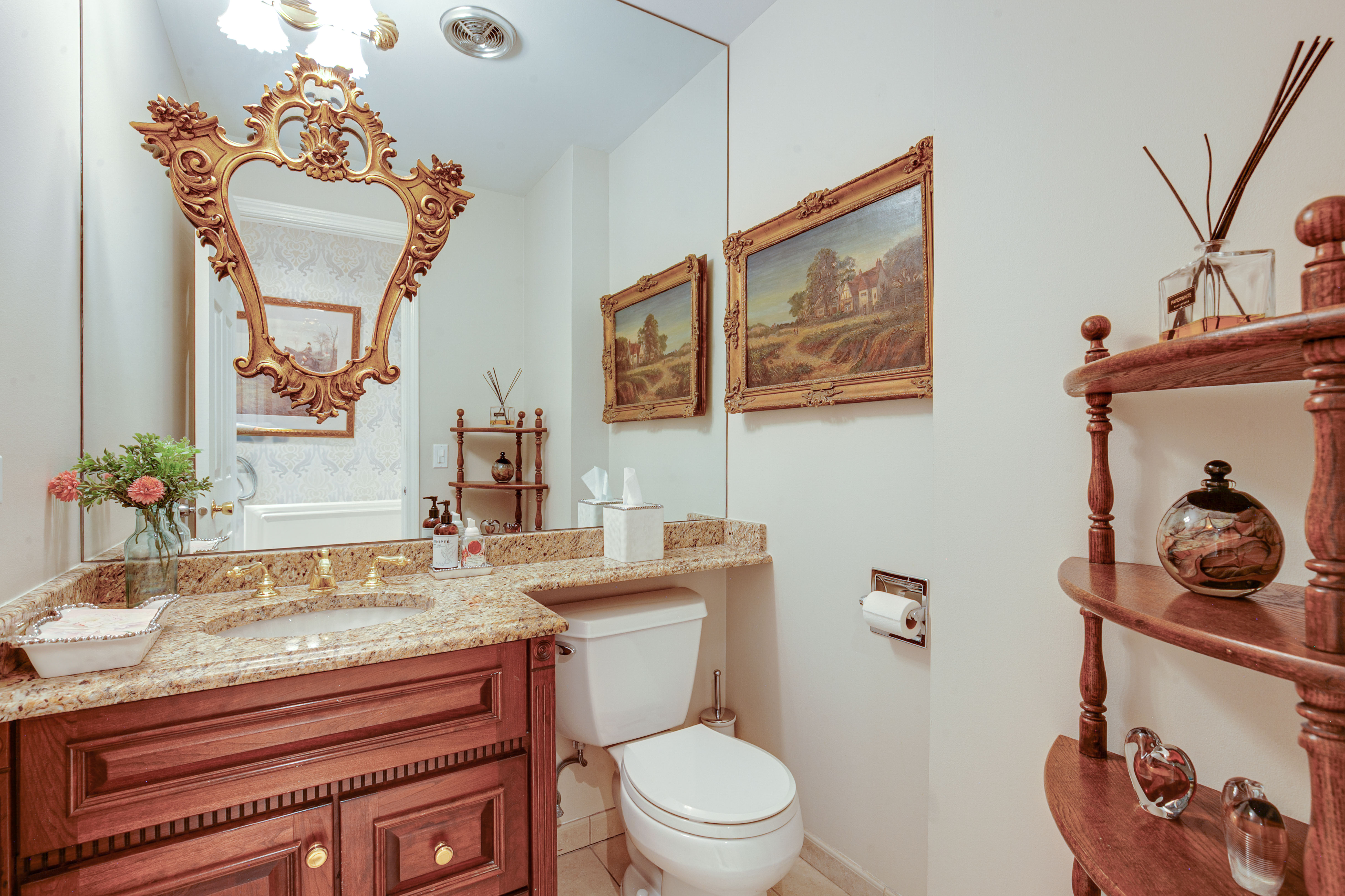  Welcome to this Lovely Colonial Home - 物件實景