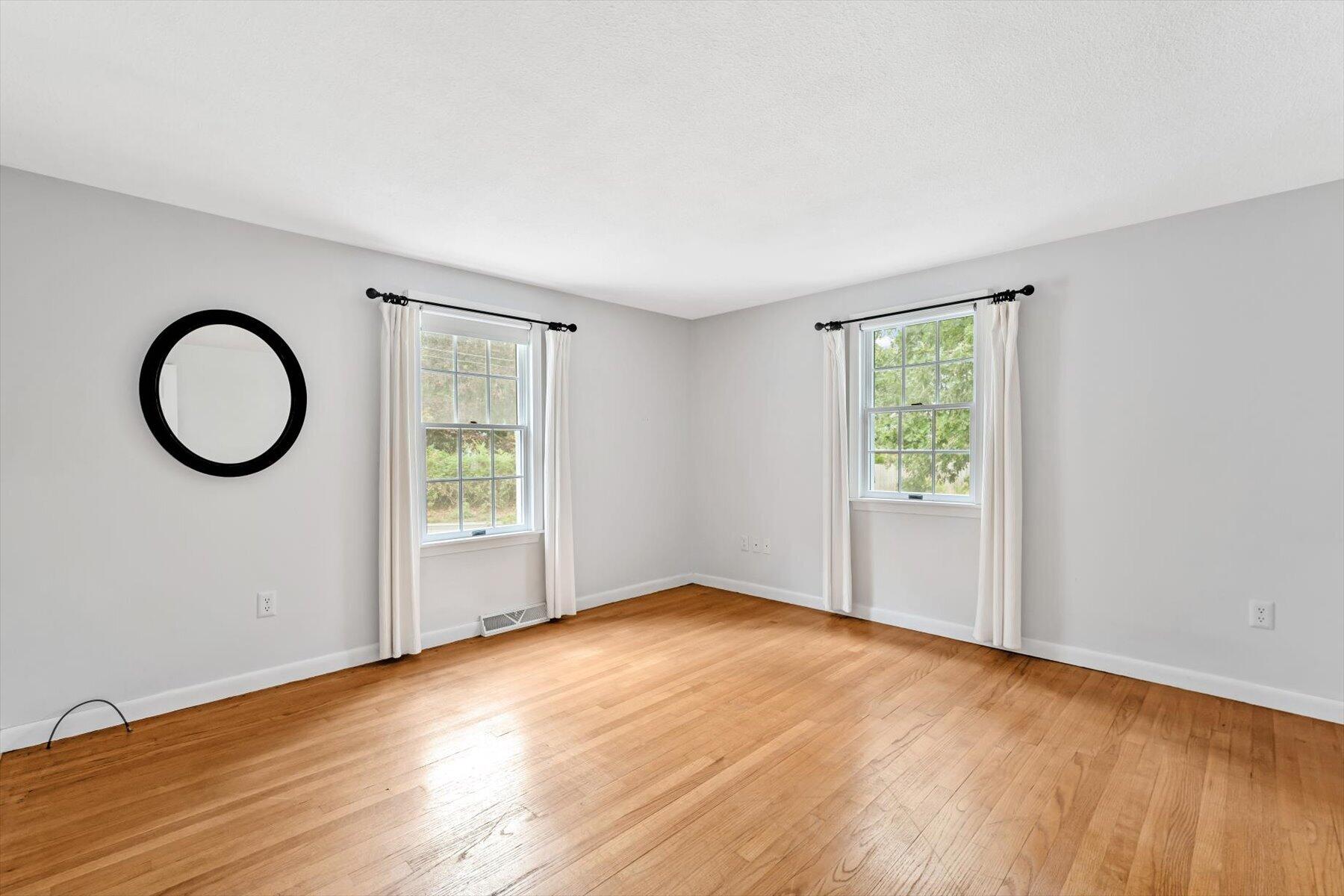  844 W Yarmouth Road - 物件實景