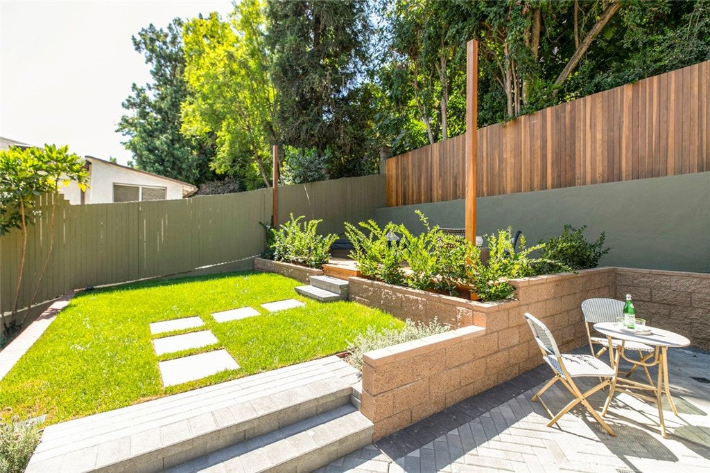 Los Angeles, California, 90027, United States, 4 Bedrooms Bedrooms, ,3 BathroomsBathrooms,Residential,For Sale,1942315