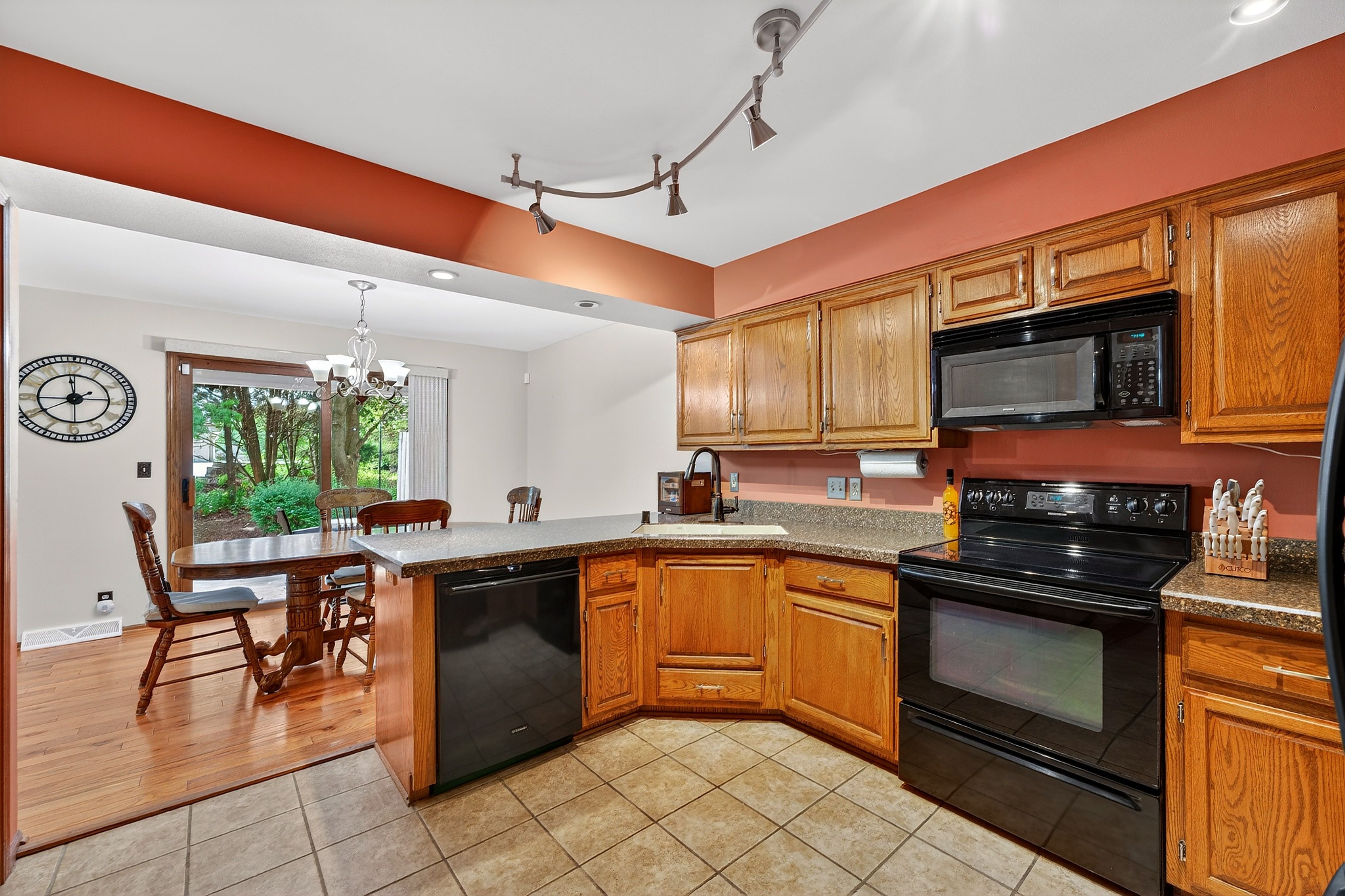  Three Bedroom Condo in Pewaukee - 物件實景