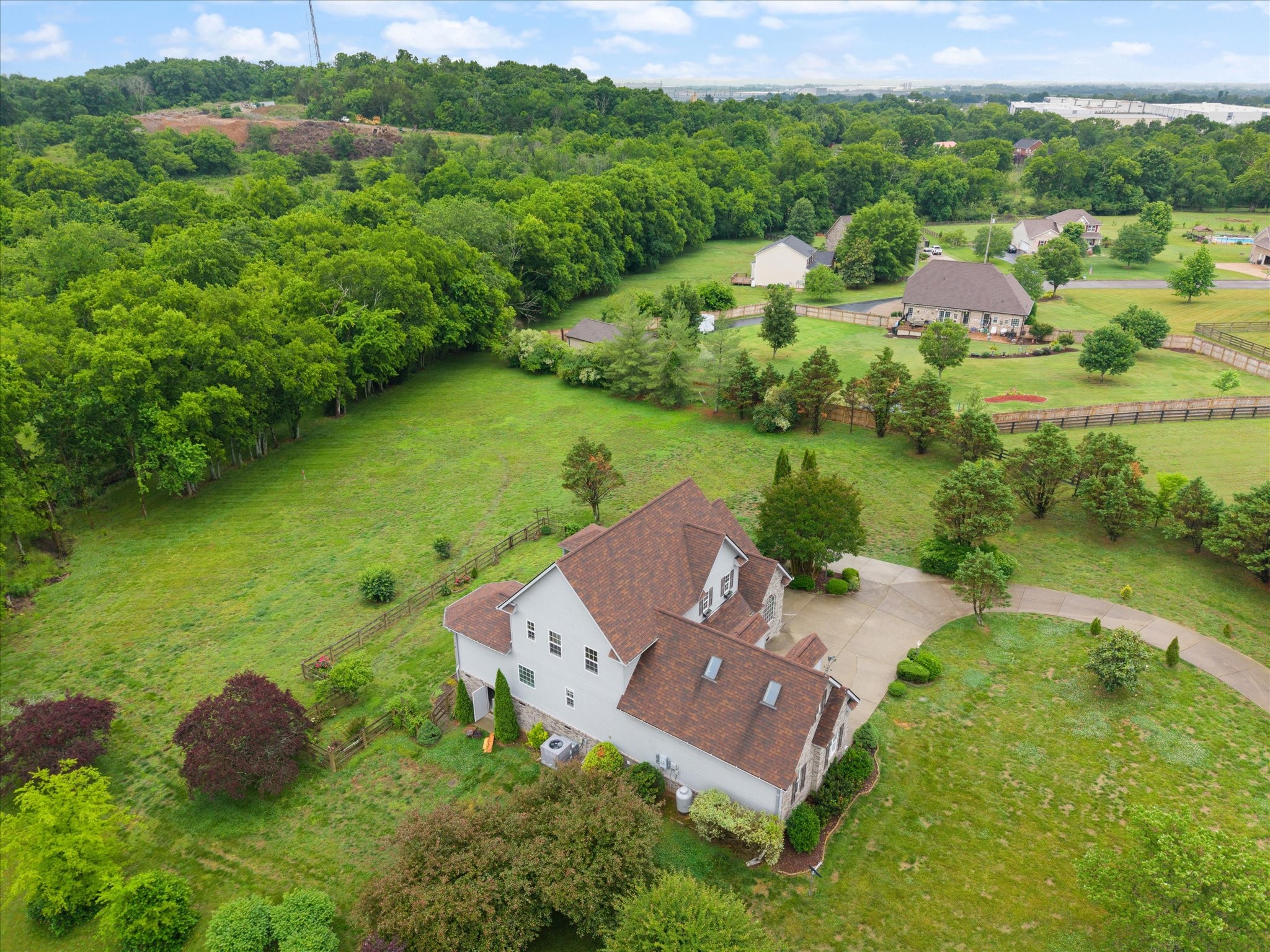  2216 Twin Peaks Ct, Spring Hill, TN, 37174 - 物件實景