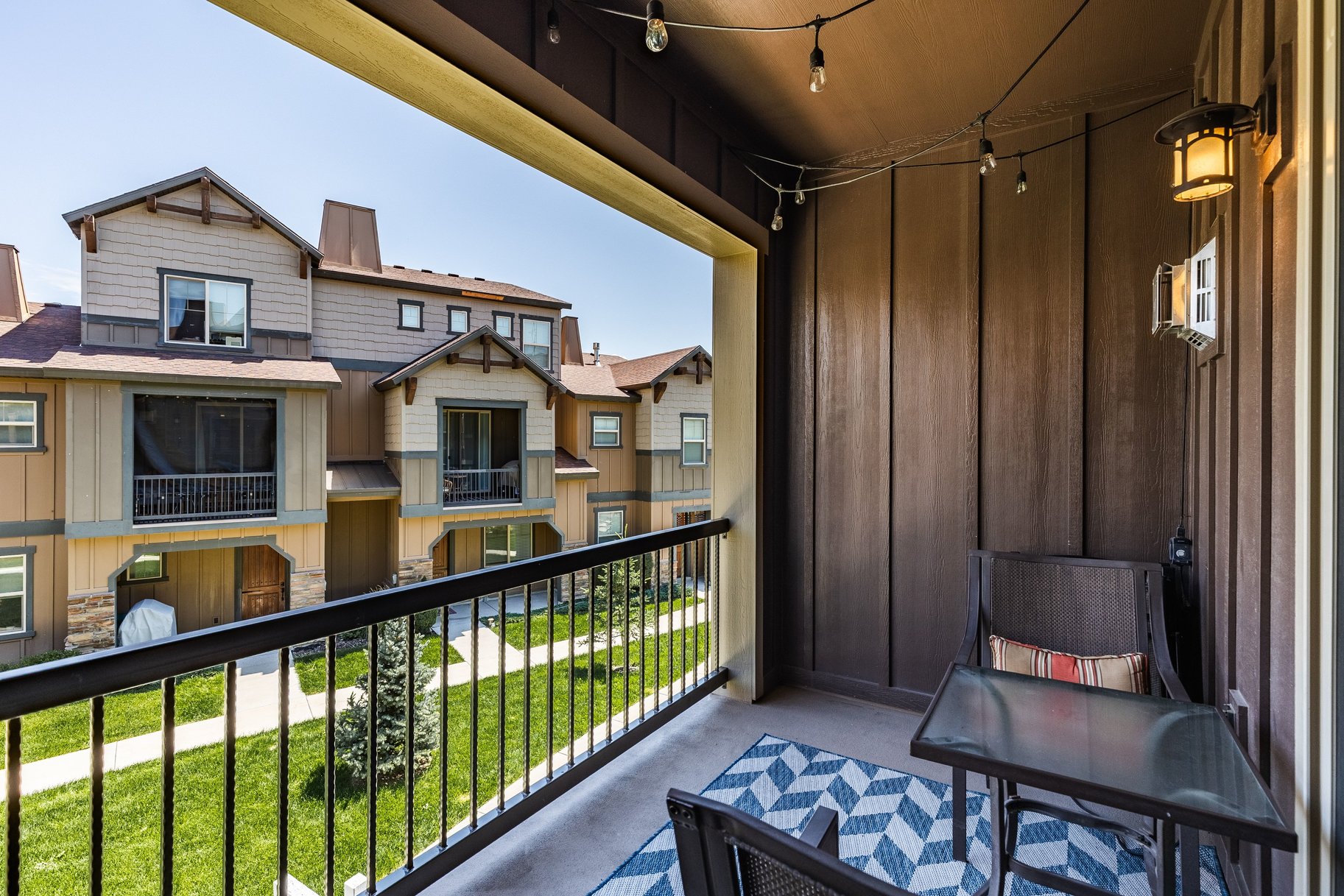  Mountain Modern Parks Edge Townhome in Courtyard - 物件實景