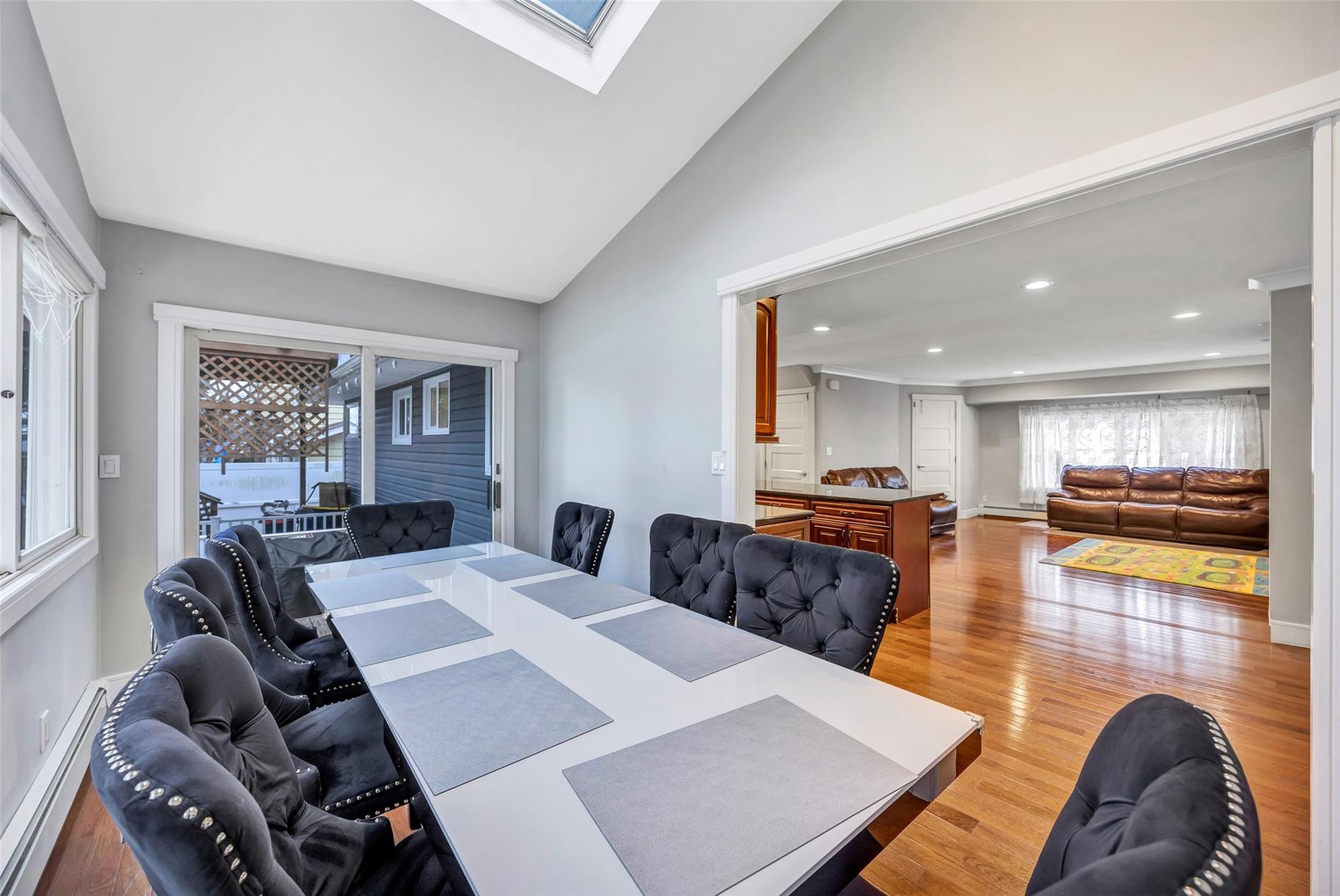 Lindenhurst, New York, 11757, United States, 5 Bedrooms Bedrooms, ,3 BathroomsBathrooms,Residential,For Sale,1707777