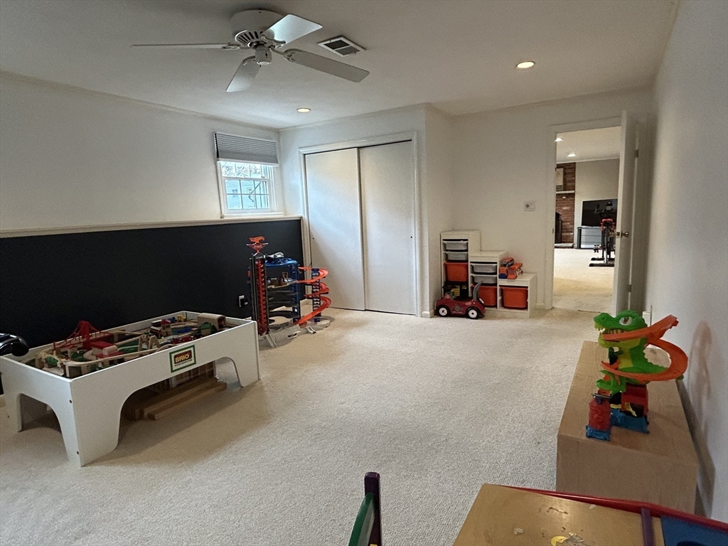 Framingham, Massachusetts, 01701, United States, 4 Bedrooms Bedrooms, ,3 BathroomsBathrooms,Residential,For Sale,1988982