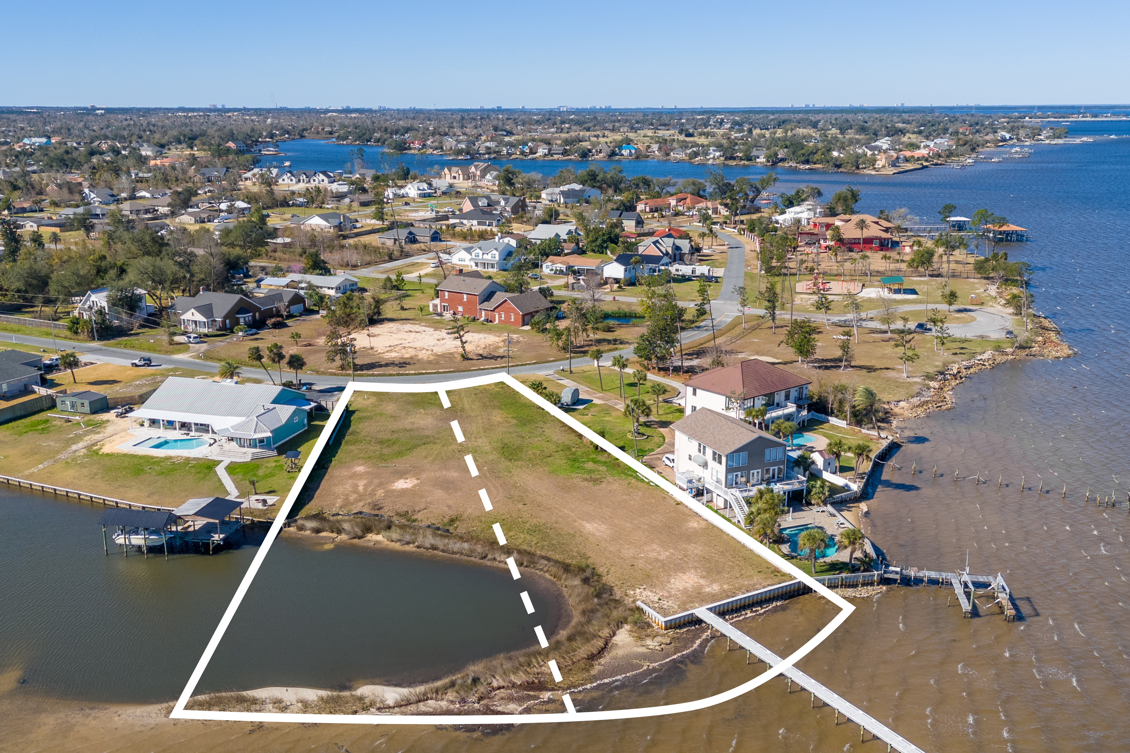  Expansive Bayfront Estate Lot With Private Island Cove - 物件實景