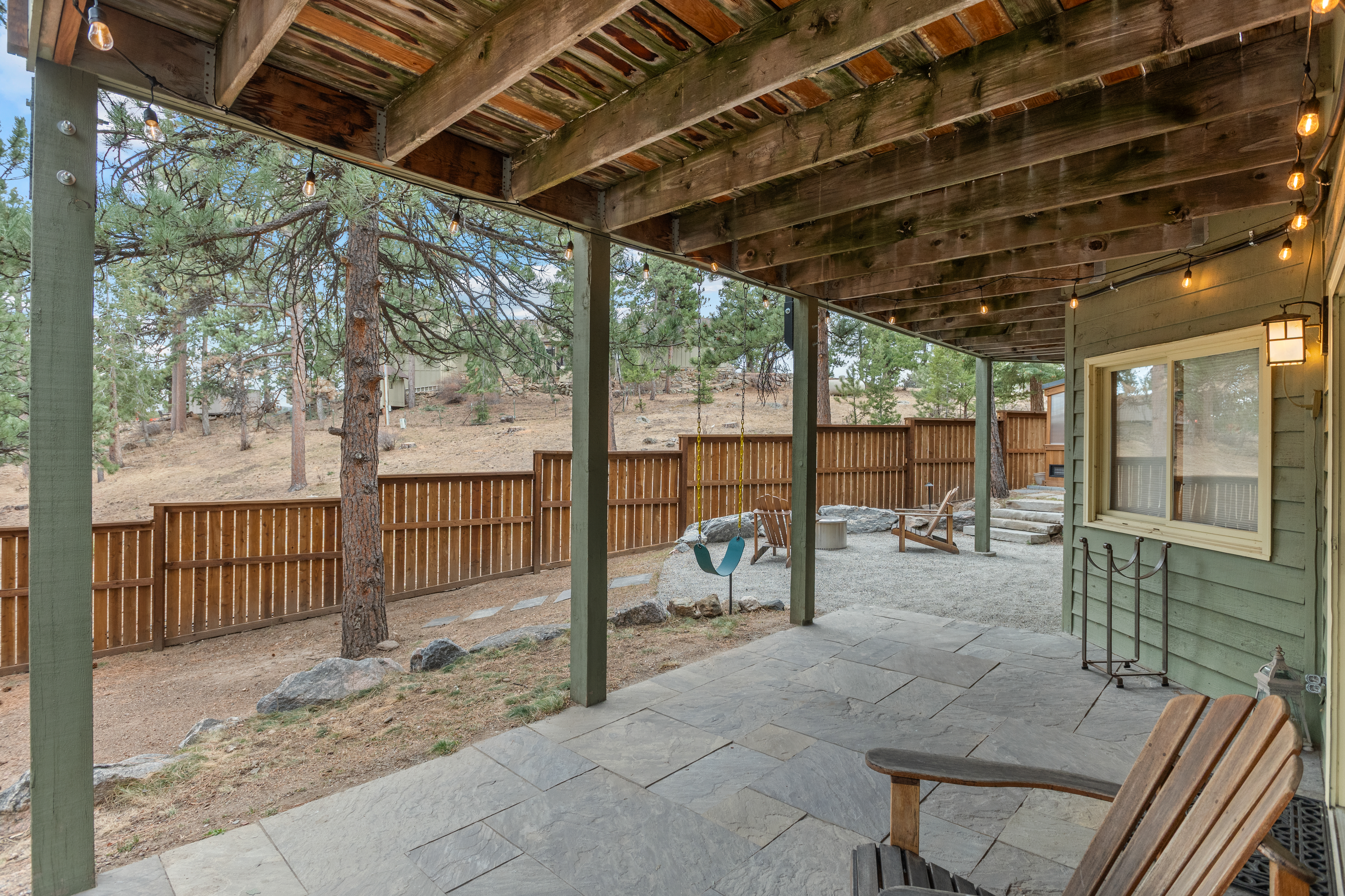  Refined Mountain Living in the Coveted Troutdale Enclave of North Evergreen - 物件實景