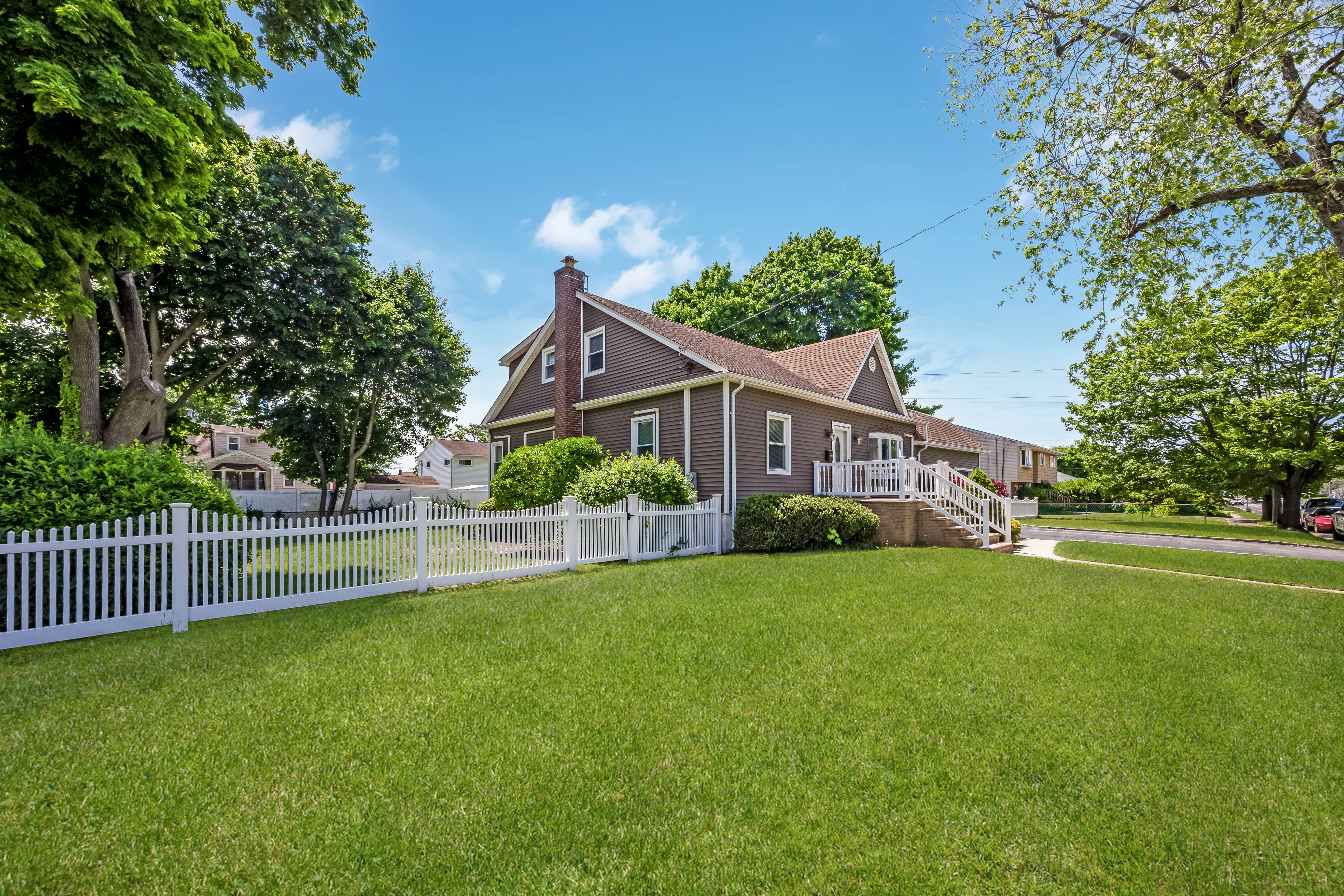 West Babylon, New York, 11704, United States, 5 Bedrooms Bedrooms, ,3 BathroomsBathrooms,Residential,For Sale,2048080