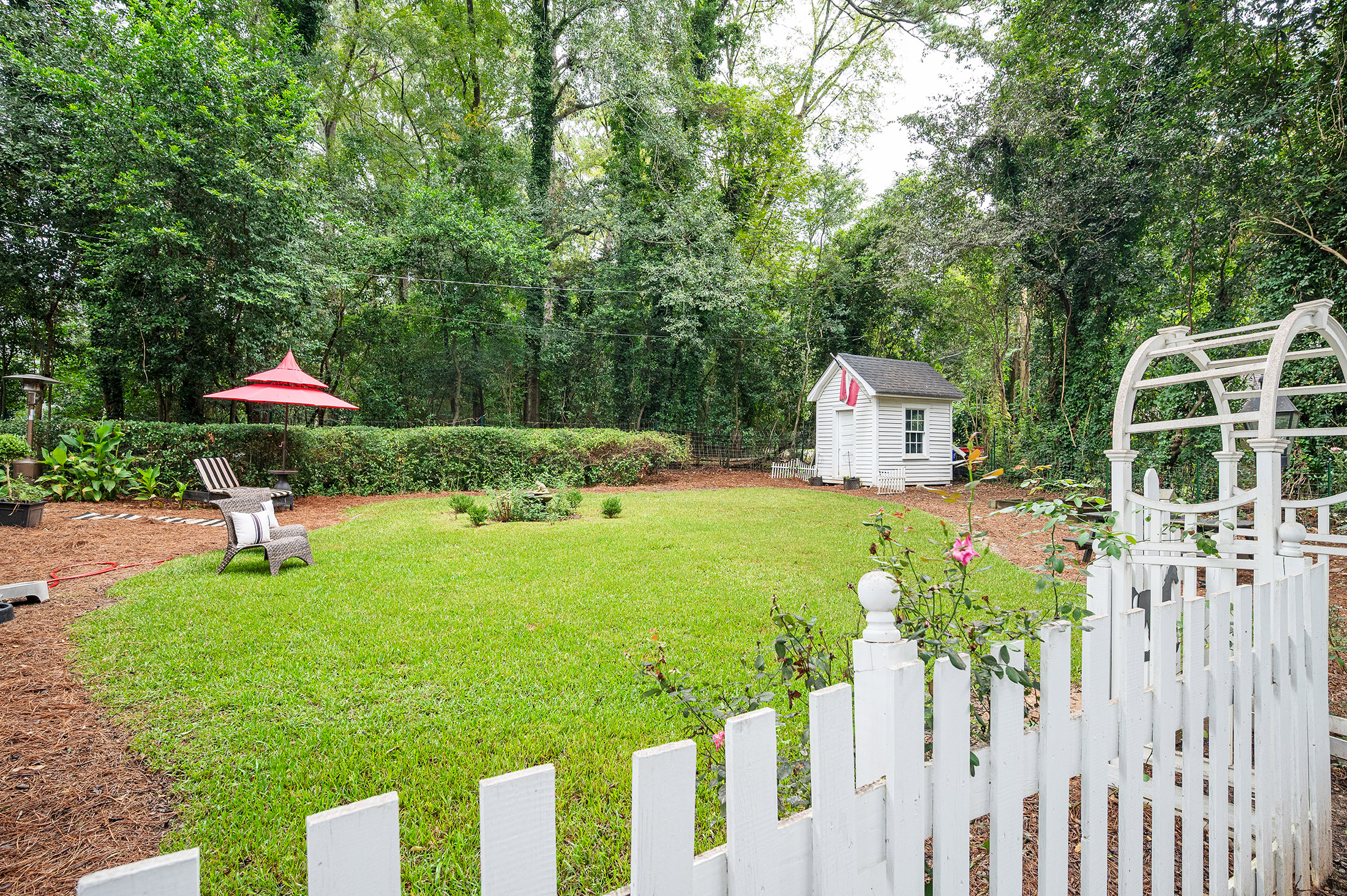  Charming Colonial Revival in the Heart of Historic Shirley Hills - 物件實景