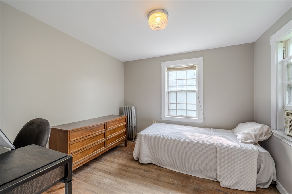 Newton, Massachusetts, 02461, United States, 3 Bedrooms Bedrooms, ,2 BathroomsBathrooms,Residential,For Sale,1934671