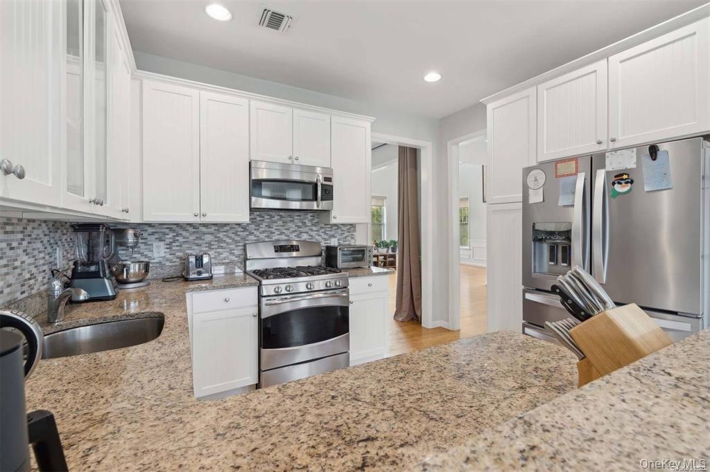 Eastport, New York, 11941, United States, 4 Bedrooms Bedrooms, ,3 BathroomsBathrooms,Residential,For Sale,1987565