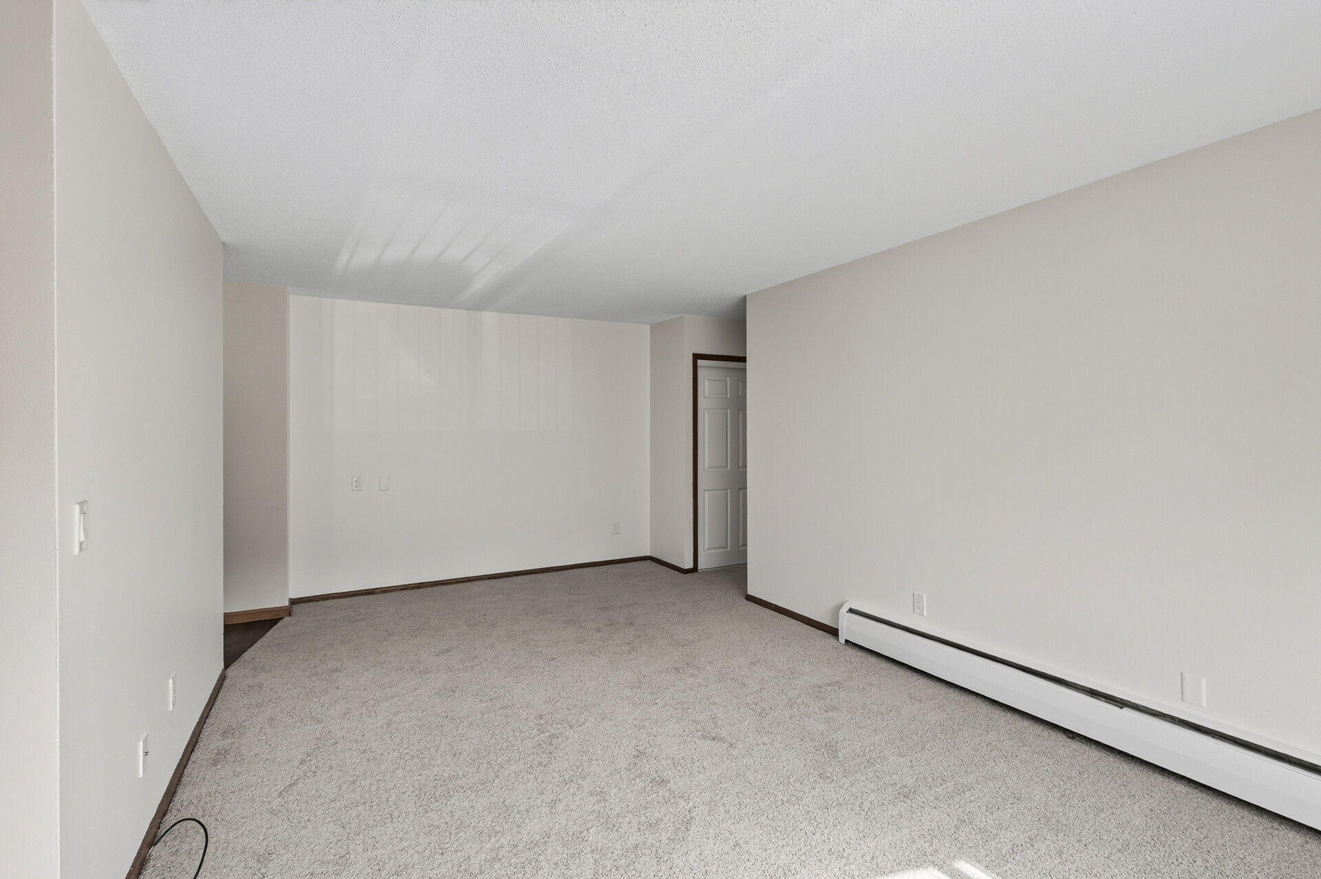  Bright Updated Condo Near Downtown Hopkins - 物件實景