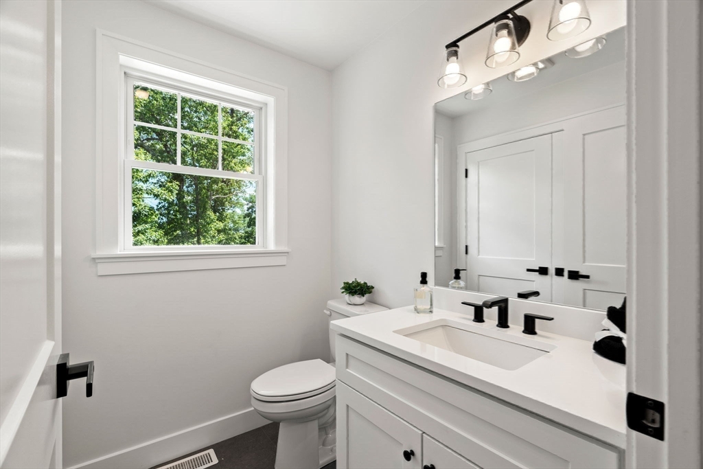 Haverhill, Massachusetts, 01832, United States, 3 Bedrooms Bedrooms, ,4 BathroomsBathrooms,Residential,For Sale,1827330