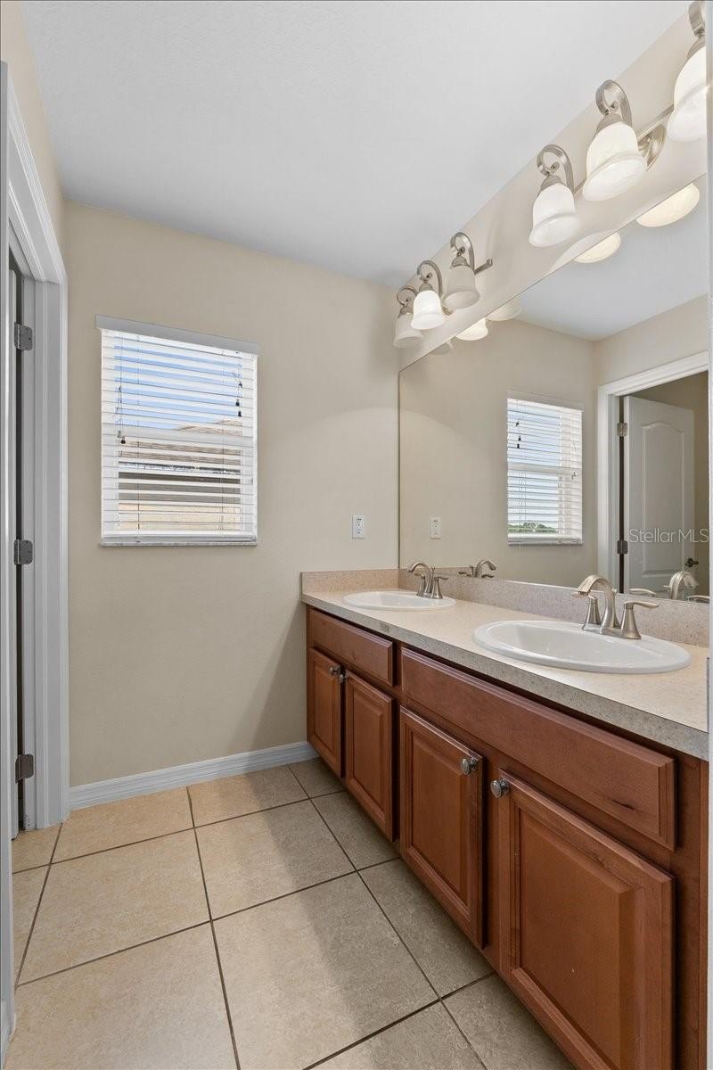 DAVENPORT, Florida, 33837, United States, 5 Bedrooms Bedrooms, ,3 BathroomsBathrooms,Residential,For Sale,1983680