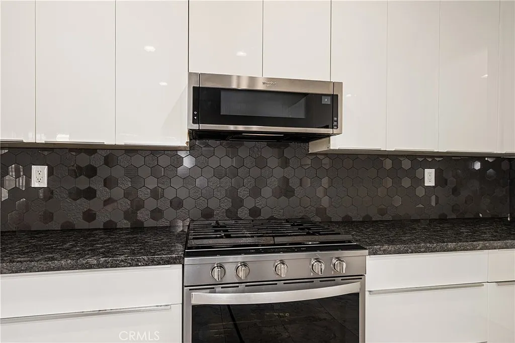 Victorville, California, 92395, United States, 5 Bedrooms Bedrooms, ,3 BathroomsBathrooms,Residential,For Sale,1976138