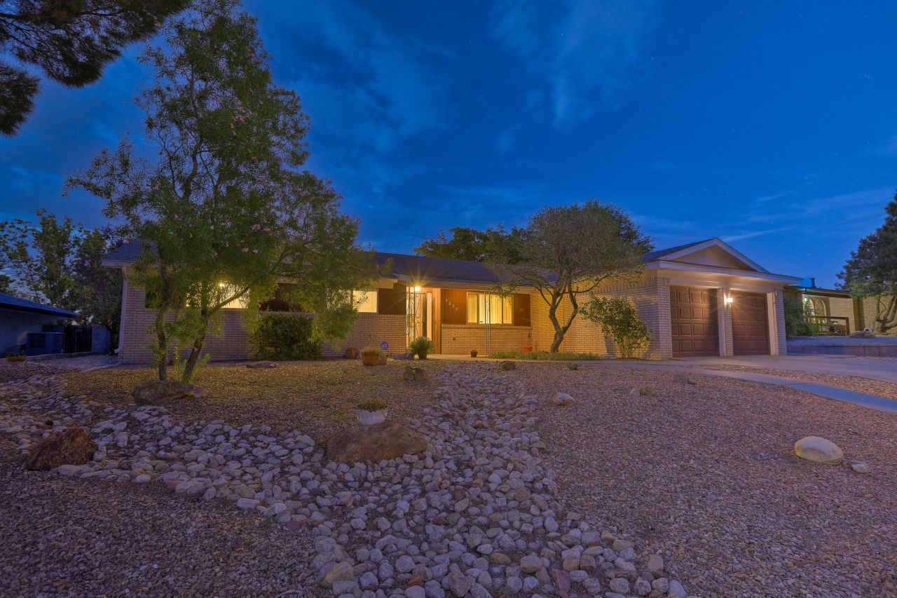 Albuquerque, New Mexico, 87109, United States, 4 Bedrooms Bedrooms, ,3 BathroomsBathrooms,Residential,For Sale,1940496