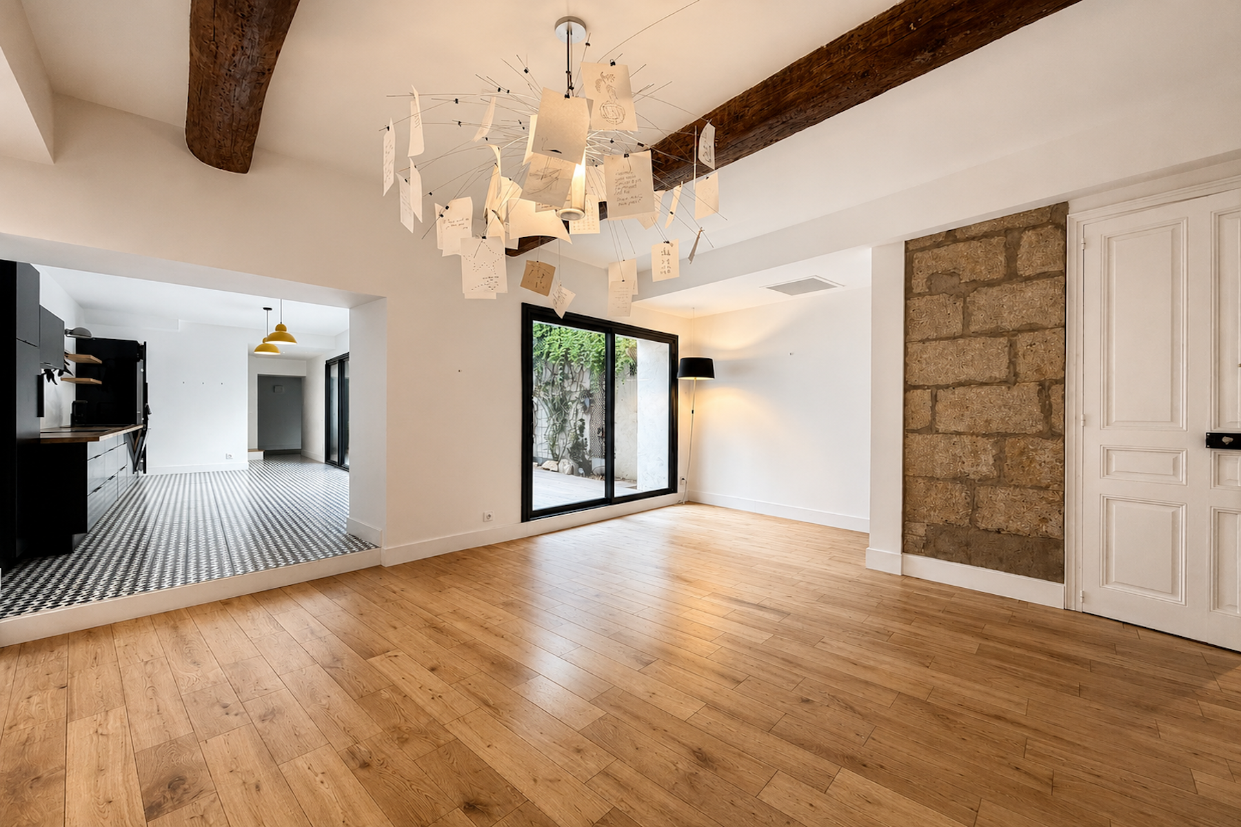  NÎMES CITY CENTRE ELEGANTLY RENOVATED TOWNHOUSE WITH GARAGE, PRIVATE COURTYARD … - 物件實景