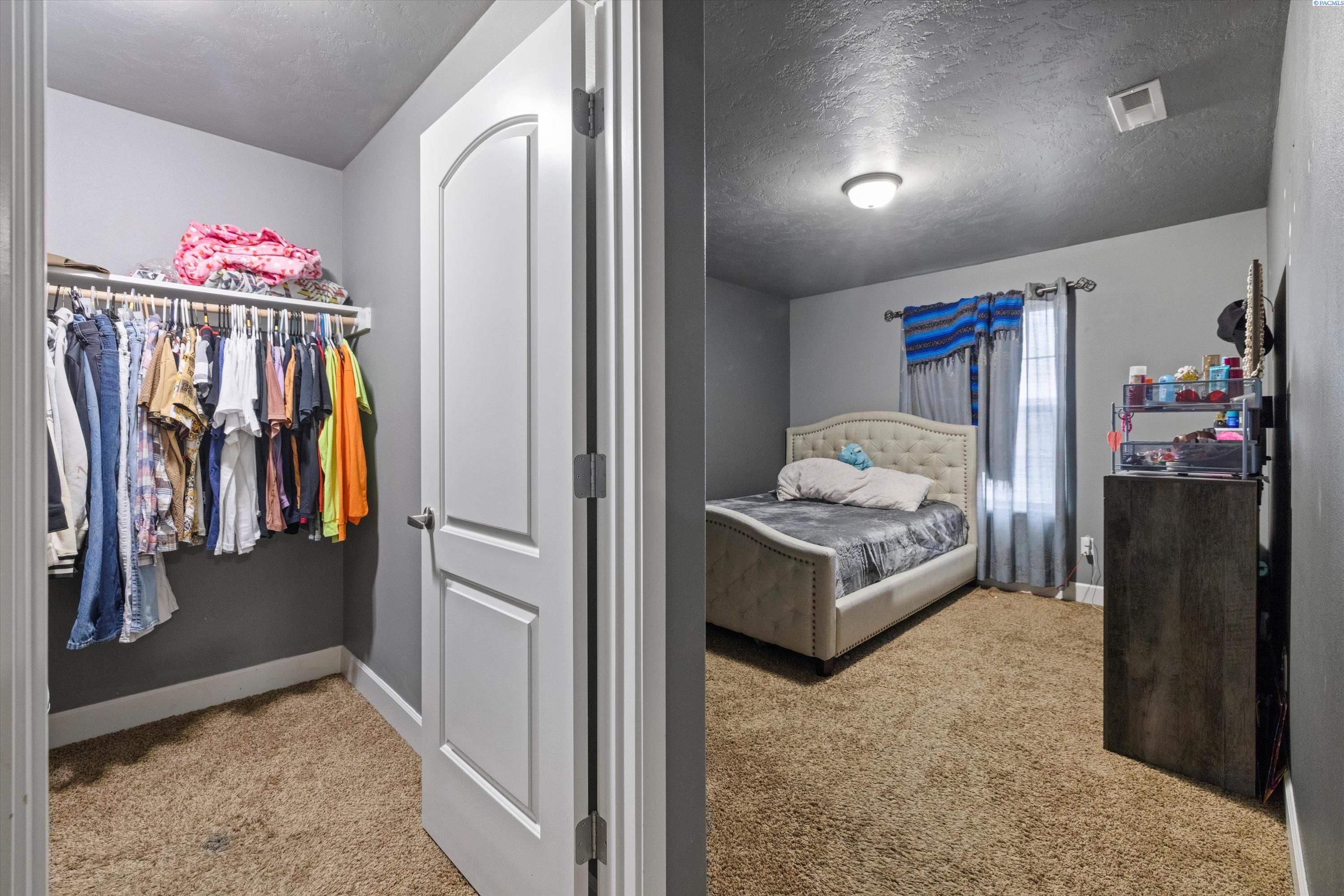 Pasco, Washington, 99301, United States, 6 Bedrooms Bedrooms, ,3 BathroomsBathrooms,Residential,For Sale,1705184