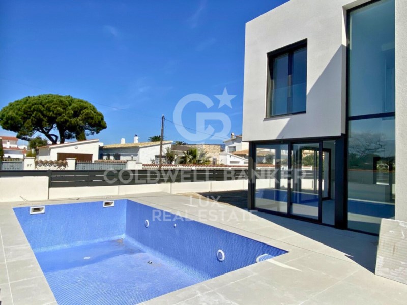 Girona, Empuriabrava, Requesens Girona, Empuriabra, Empuriabrava, Catalonia, ES, 4 Bedrooms Bedrooms, ,3 BathroomsBathrooms,Residential,For Sale,Girona, Empuriabrava, Requesens Girona, Empuriabra,1610935