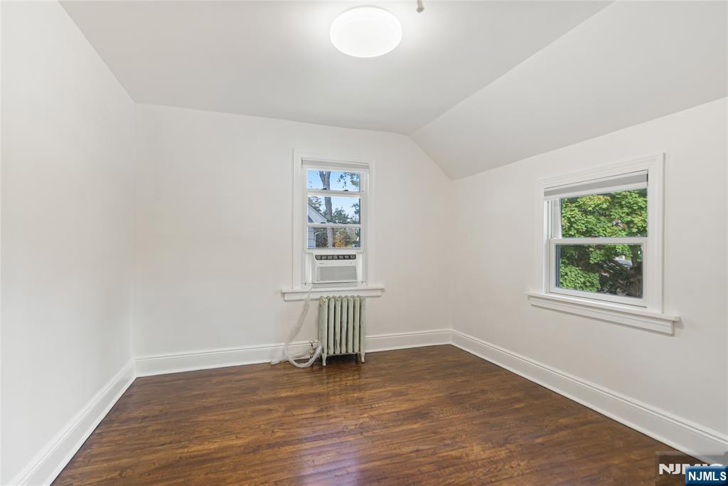 Teaneck, New Jersey, 07666, United States, 3 Bedrooms Bedrooms, ,2 BathroomsBathrooms,Residential,For Sale,1987513