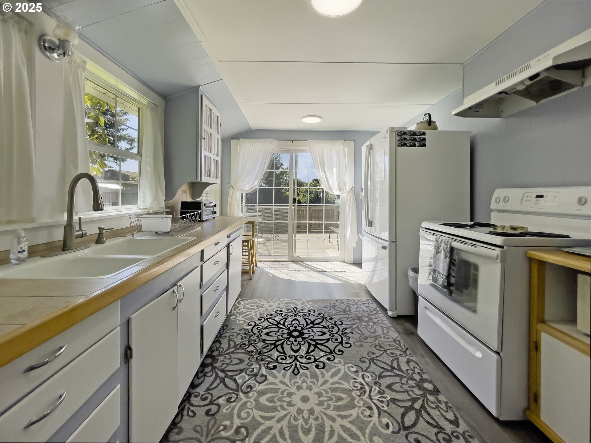 Brookings, Oregon, 97415, United States, 4 Bedrooms Bedrooms, ,2 BathroomsBathrooms,Residential,For Sale,1921792