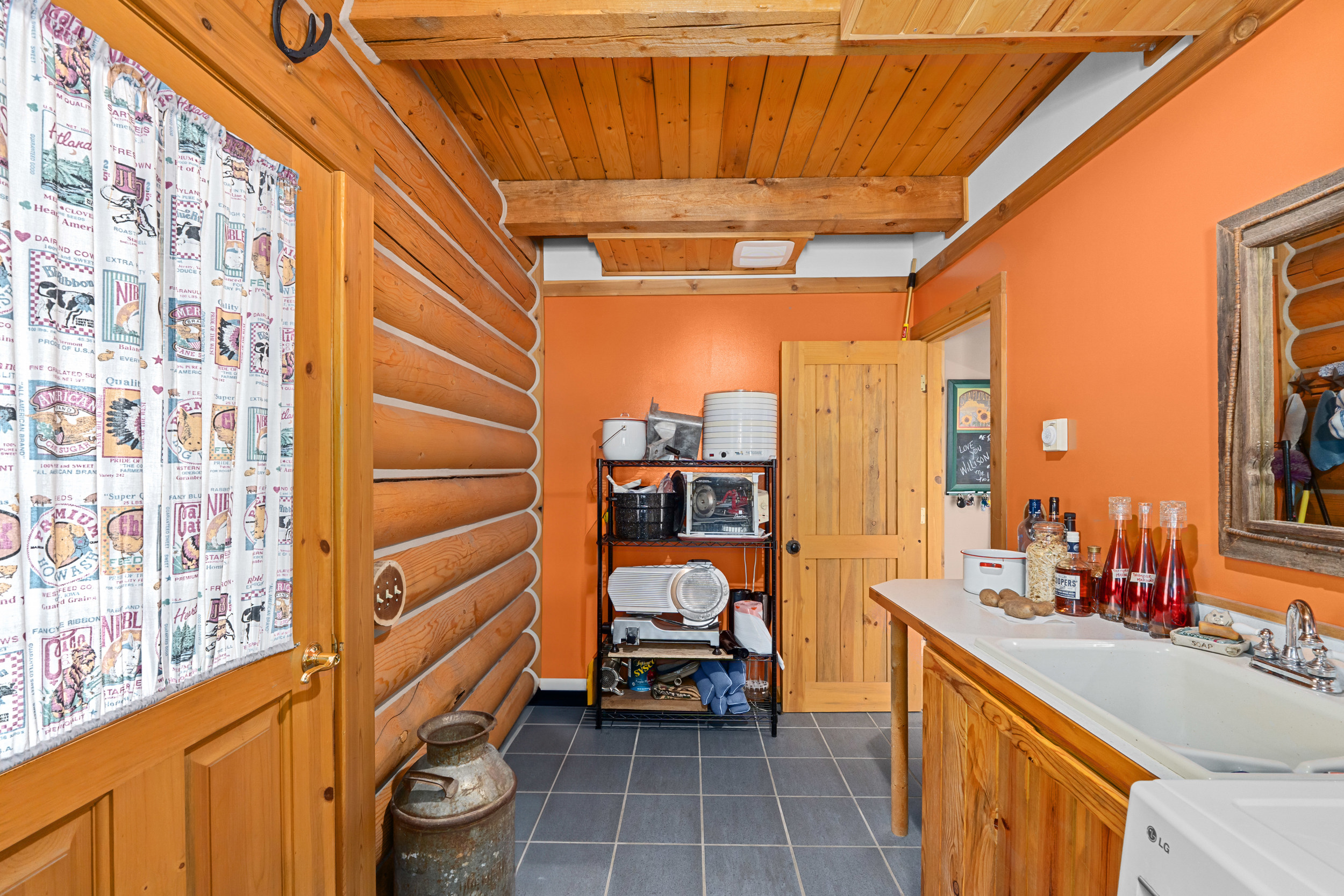 Colville, Washington, 99114, United States, 2 Bedrooms Bedrooms, ,3 BathroomsBathrooms,Residential,For Sale,1763209