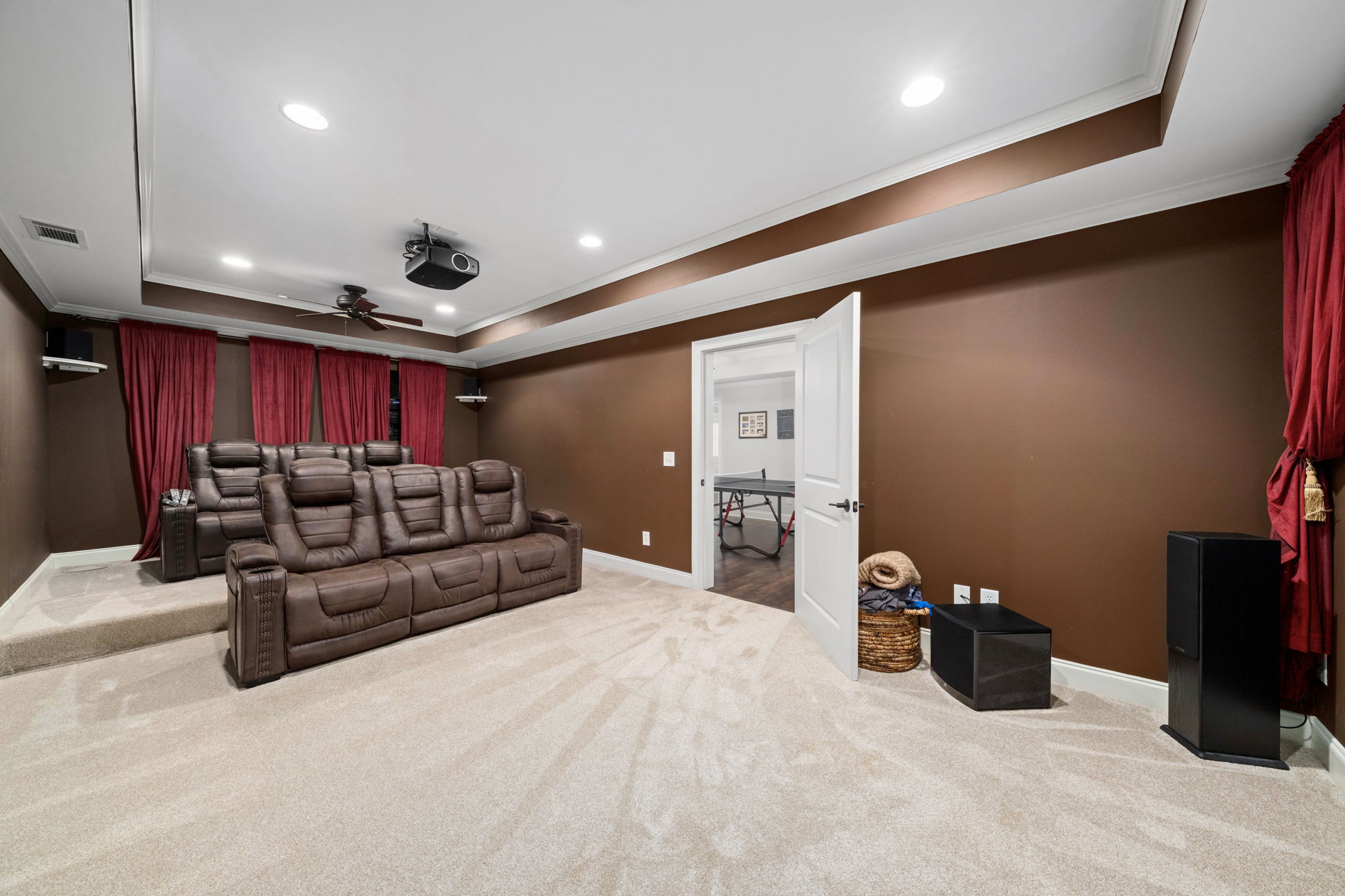  Situated Within the Sought-After, Gated Community of Clearbrooke - 物件實景