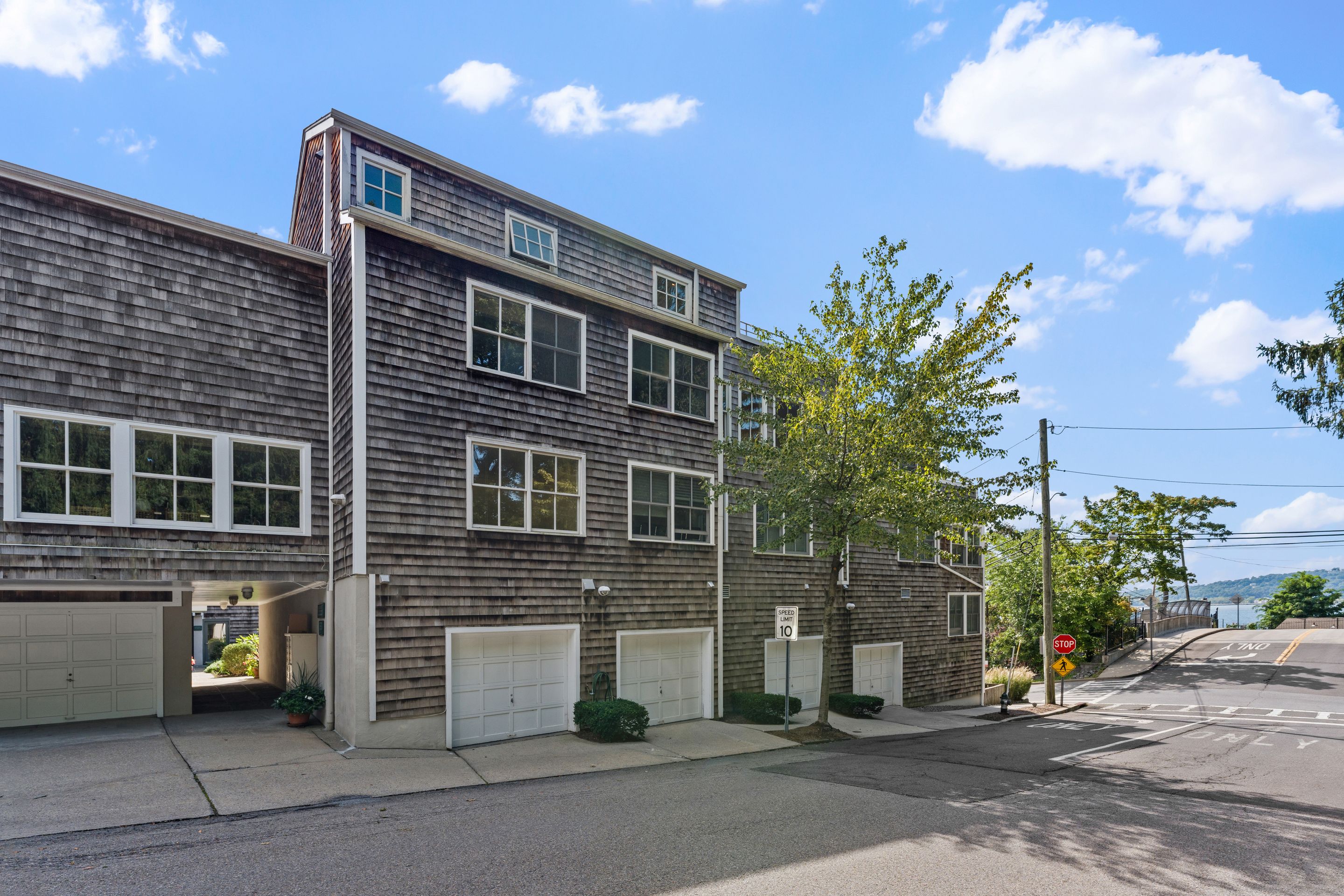  27 N Buckhout Street - 物件實景