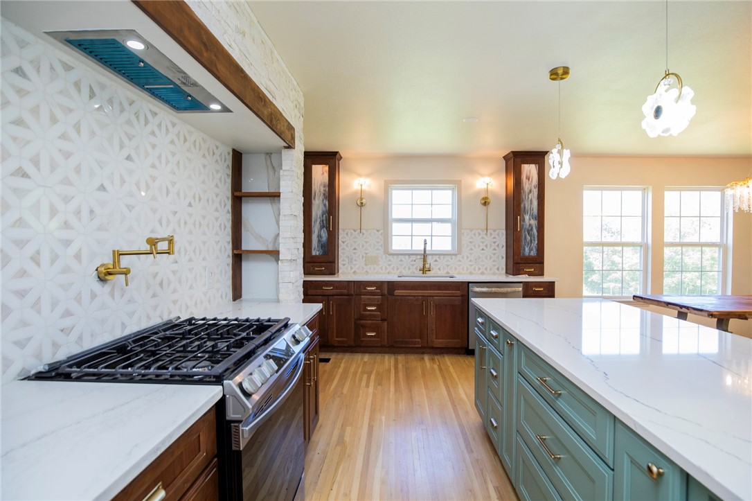 Siloam Springs, Arkansas, 72761, United States, 6 Bedrooms Bedrooms, ,4 BathroomsBathrooms,Residential,For Sale,1906870