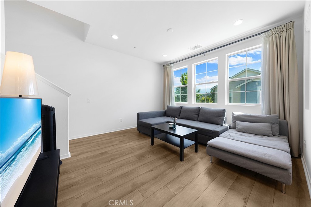 Chino, California, 91708, United States, 2 Bedrooms Bedrooms, ,3 BathroomsBathrooms,Residential,For Sale,1932480