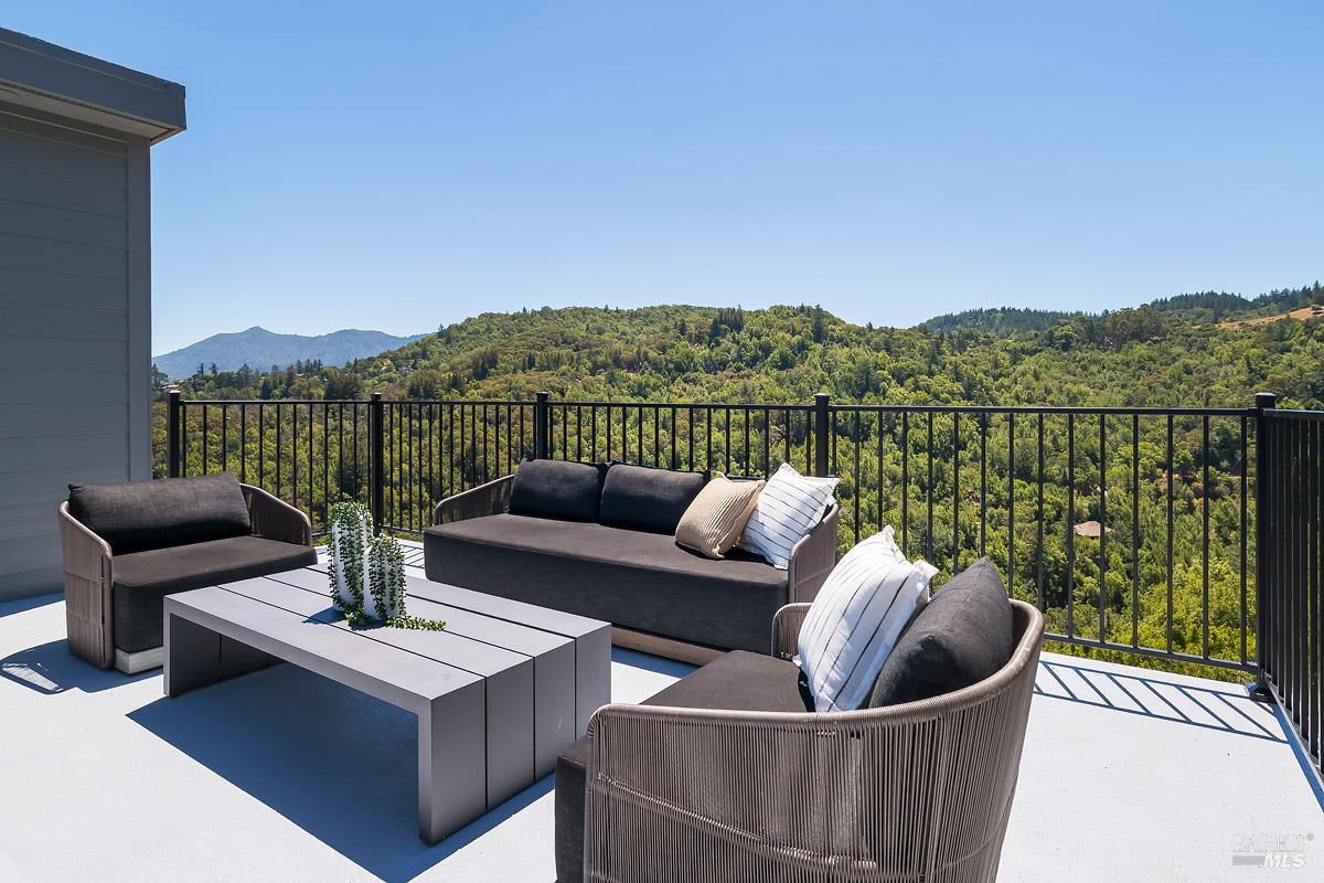 Fairfax, California, 94930, United States, 5 Bedrooms Bedrooms, ,3 BathroomsBathrooms,Residential,For Sale,1933248