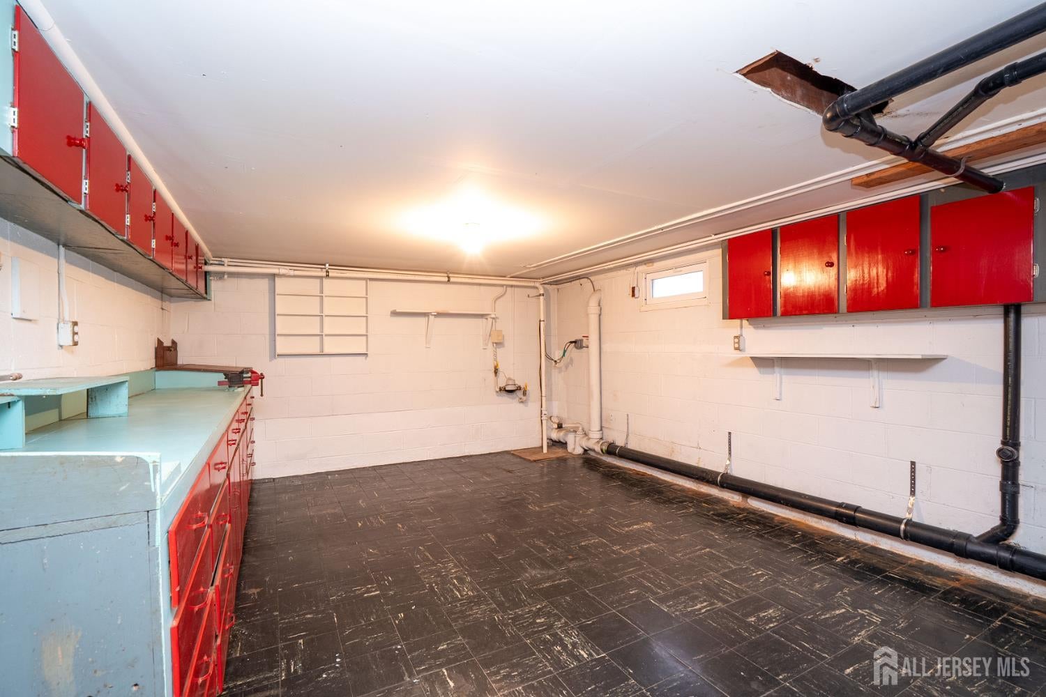 New Brunswick, New Jersey, 08901, United States, 3 Bedrooms Bedrooms, ,2 BathroomsBathrooms,Residential,For Sale,1992583